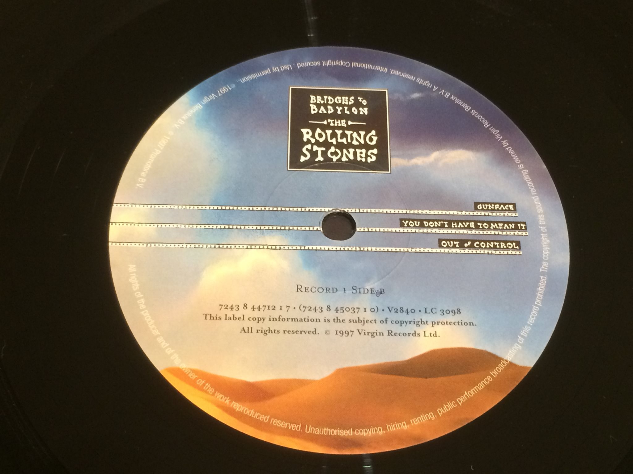 Omslagsbild för skivan THE ROLLING STONES bridges to Babylon 2xLP -97 VIRGIN V 2840 