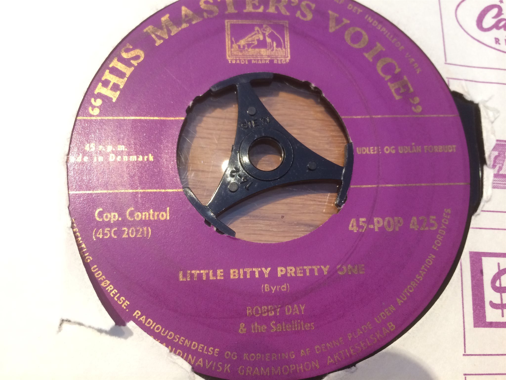 Omslagsbild för skivan BOBBY DAY & THE SATELLITES little bitty pretty one 45 Den HMV 45POP425 rare RnB