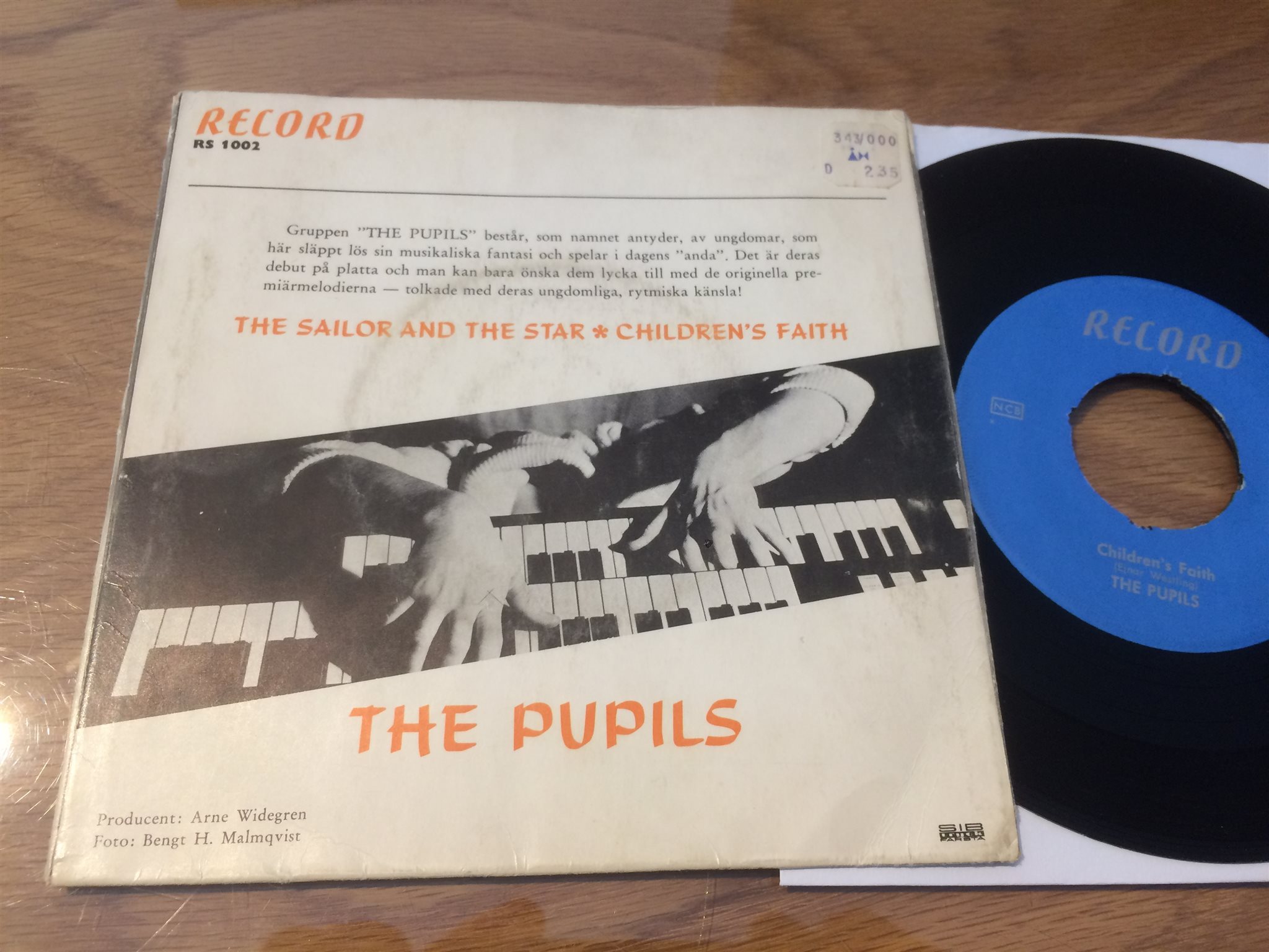 Omslagsbild för skivan THE PUPILS the sailor and the star 45 Sweden RECORD RS 1002 ovanlig 
