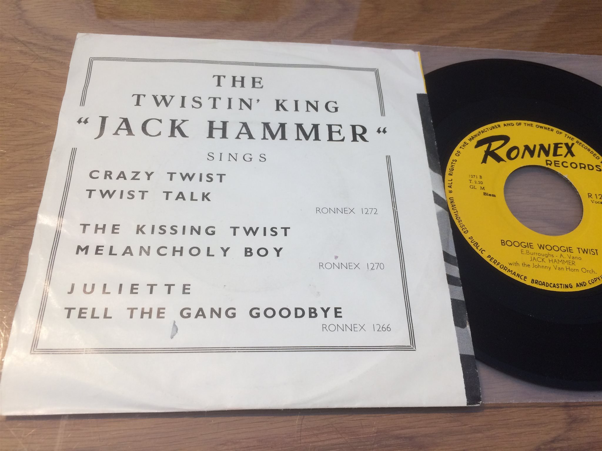 Omslagsbild för skivan JACK HAMMER twistin' king 45 Belgium RONNEX 1271 