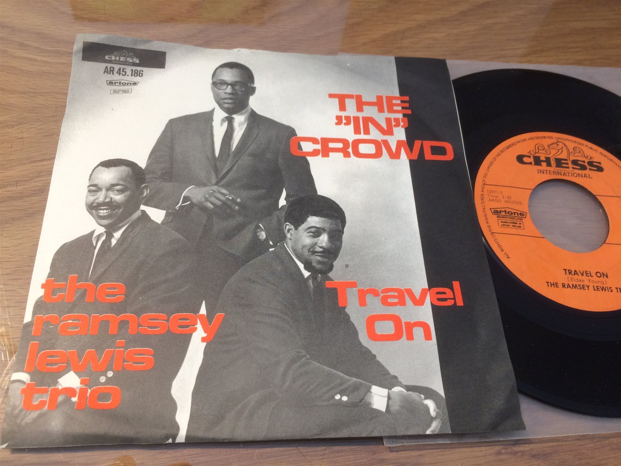 Omslagsbild för skivan RAMSEY LEWIS TRIO the "in" crowd 45 Holland CHESS AR 45.186