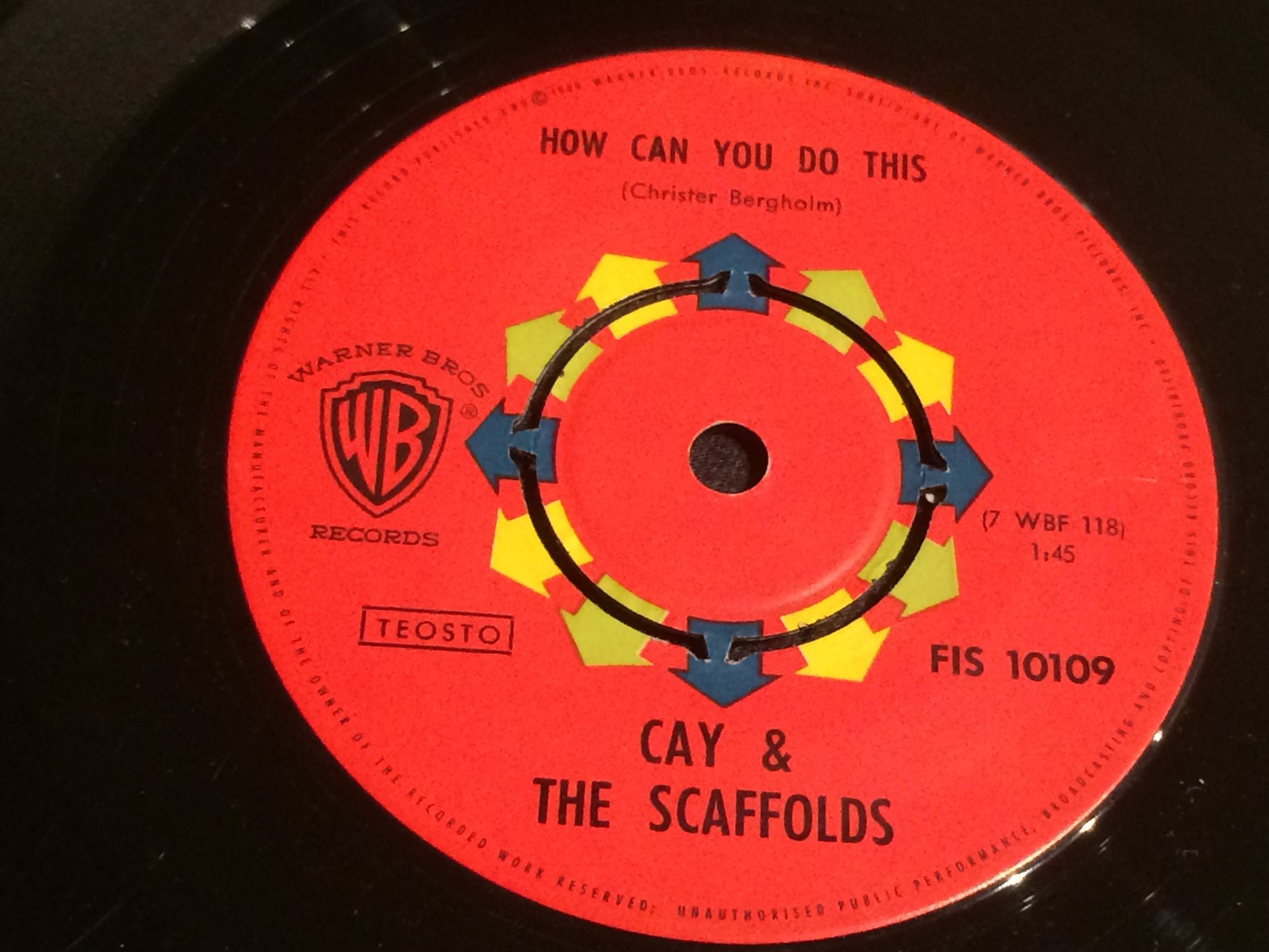 Omslagsbild för skivan CAY & THE SCAFFOLDS the look of you 45 Finland WARNER BROS FIS 10109