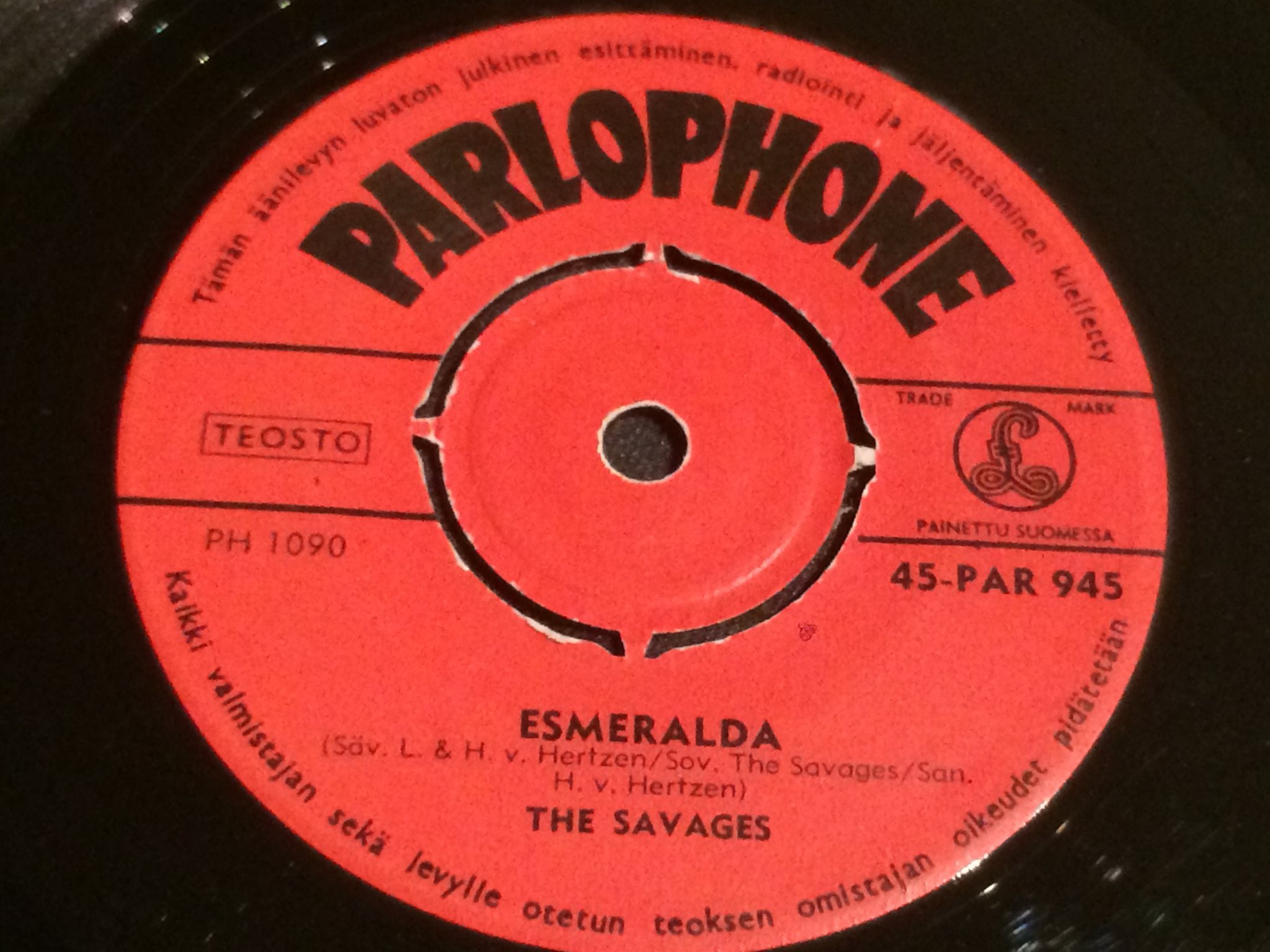 Omslagsbild för skivan THE SAVAGES esmeralda 45 -6? Finland PARLOPHONE 45-PAR 945 mega rare