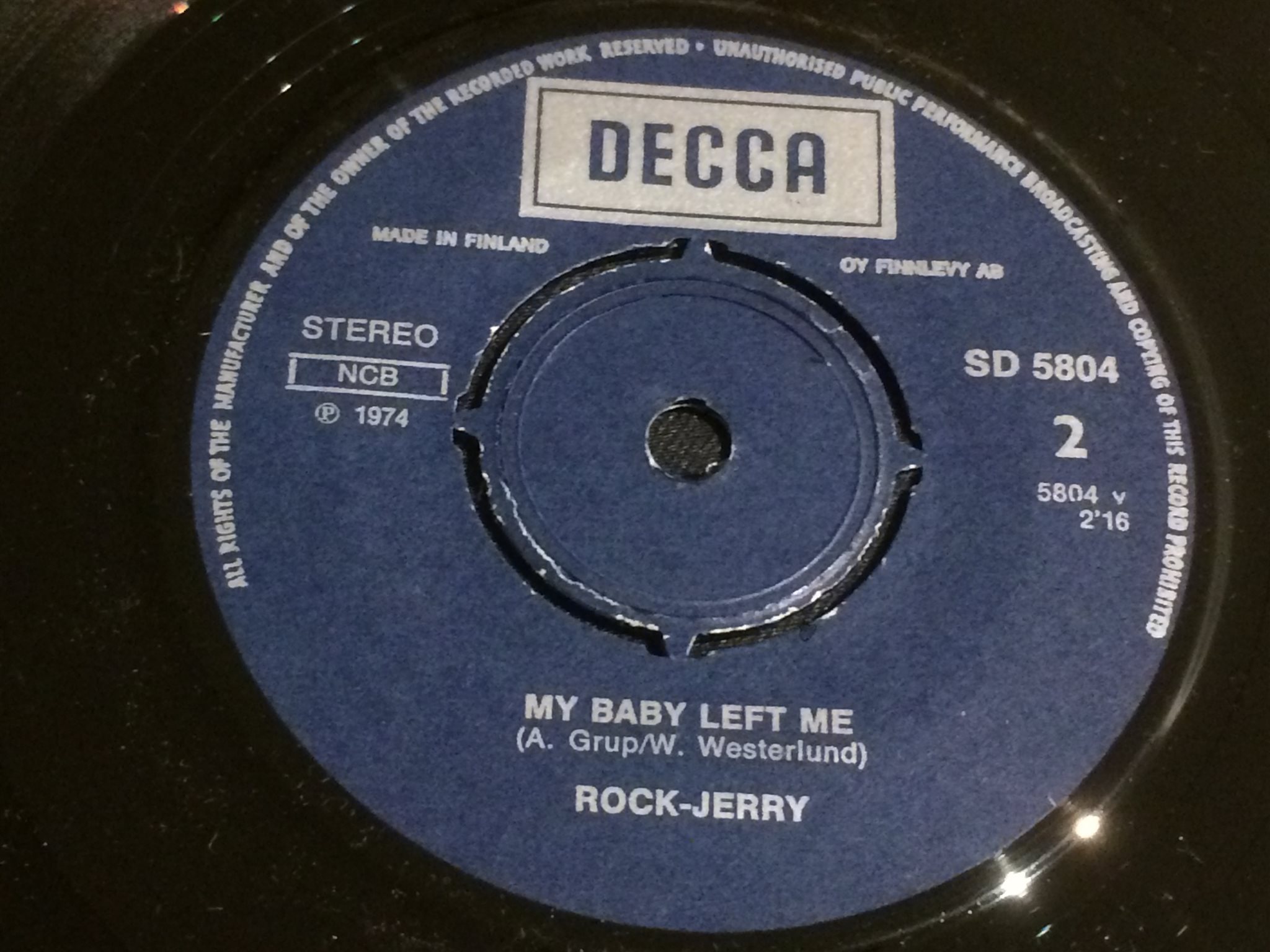 Omslagsbild för skivan ROCK-JERRY she's got it 45 -74 Finland DECCA SD 5804 rare!