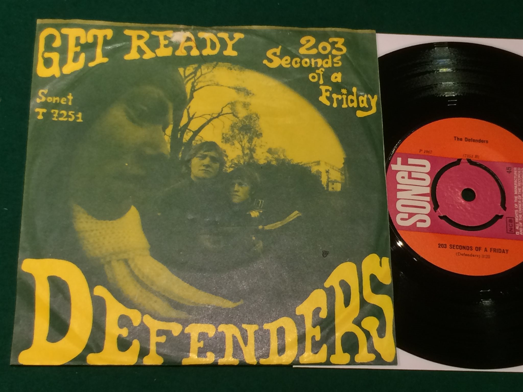 Omslagsbild för skivan THE DEFENDERS get ready 45 -67 Denmark SONET T 7251