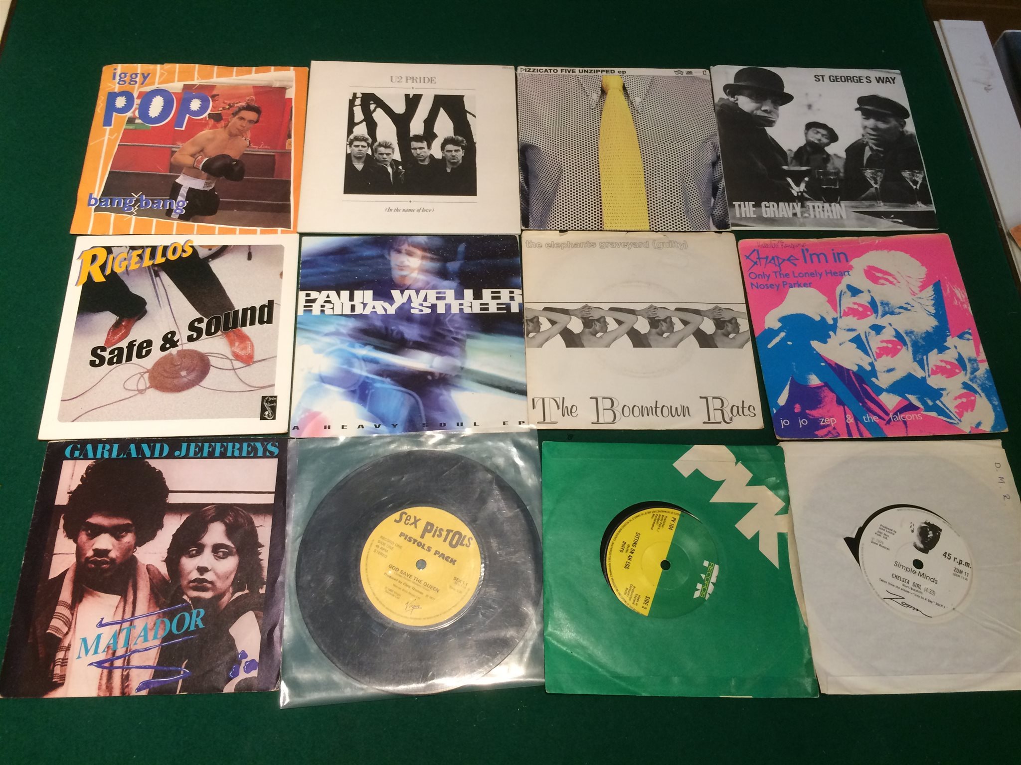 Omslagsbild för skivan 24 st PUNK rock POP singlar CLASH Six Pistols IAN DURY