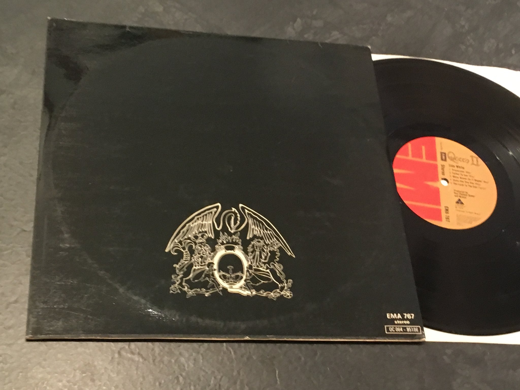 Omslagsbild för skivan QUEEN - II  LP -74 UK EMI EMA 767 