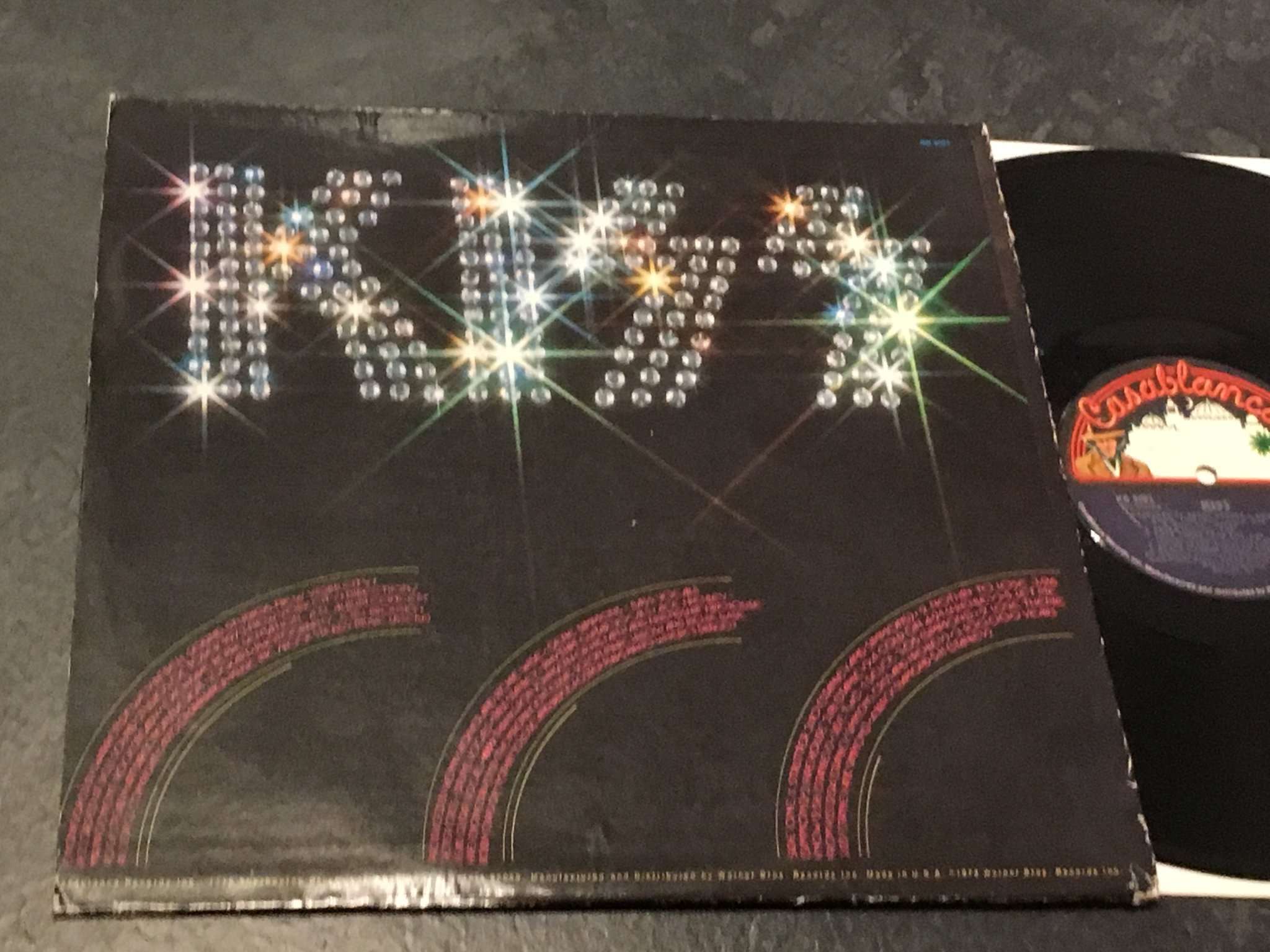 Omslagsbild för skivan KISS s/t LP -74 US CASABLANCA NB 9001 