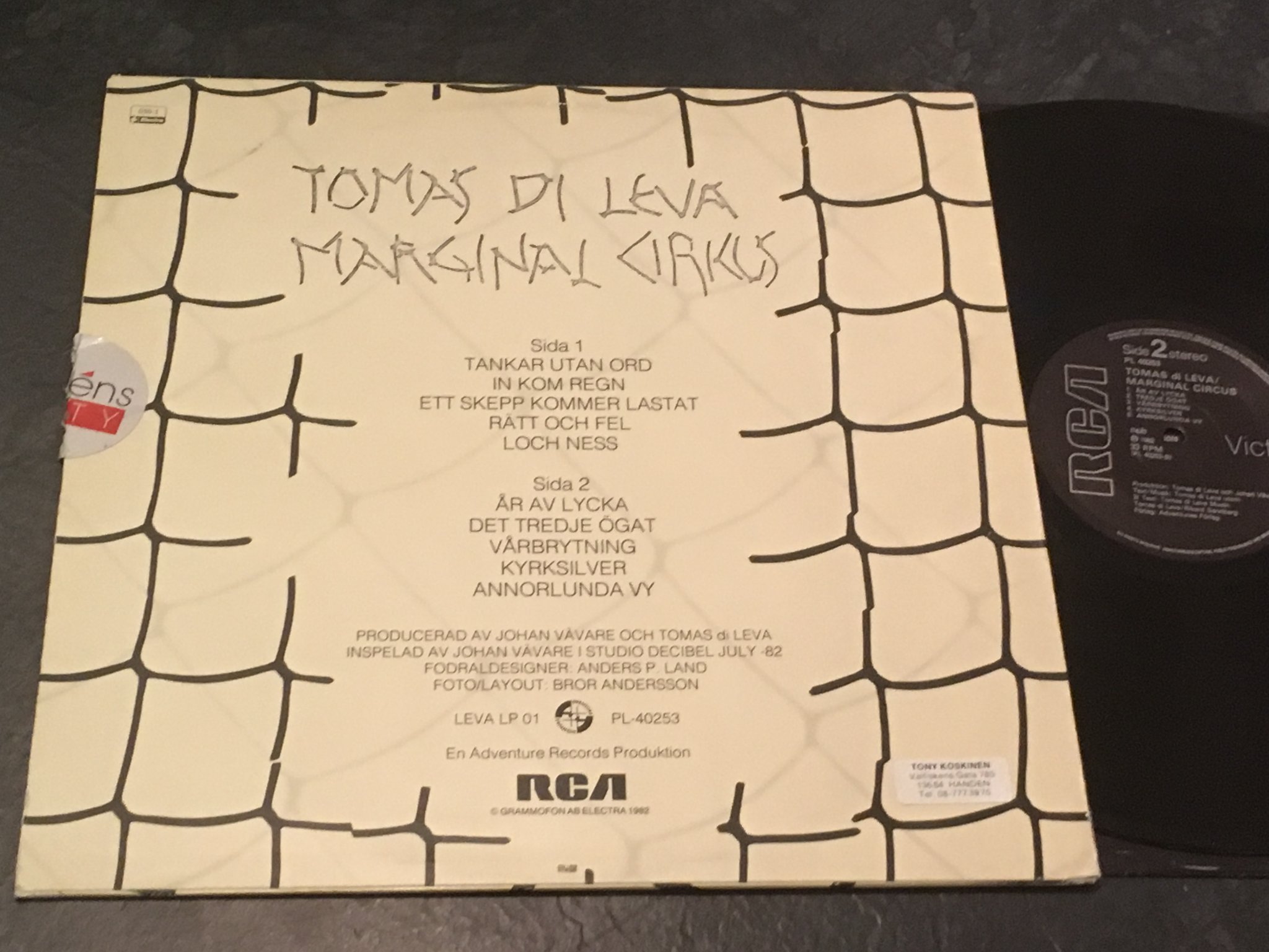 Omslagsbild för skivan DI LEVA marginal cirkus LP -82 Swe ADVENTURE LEVA LP 01