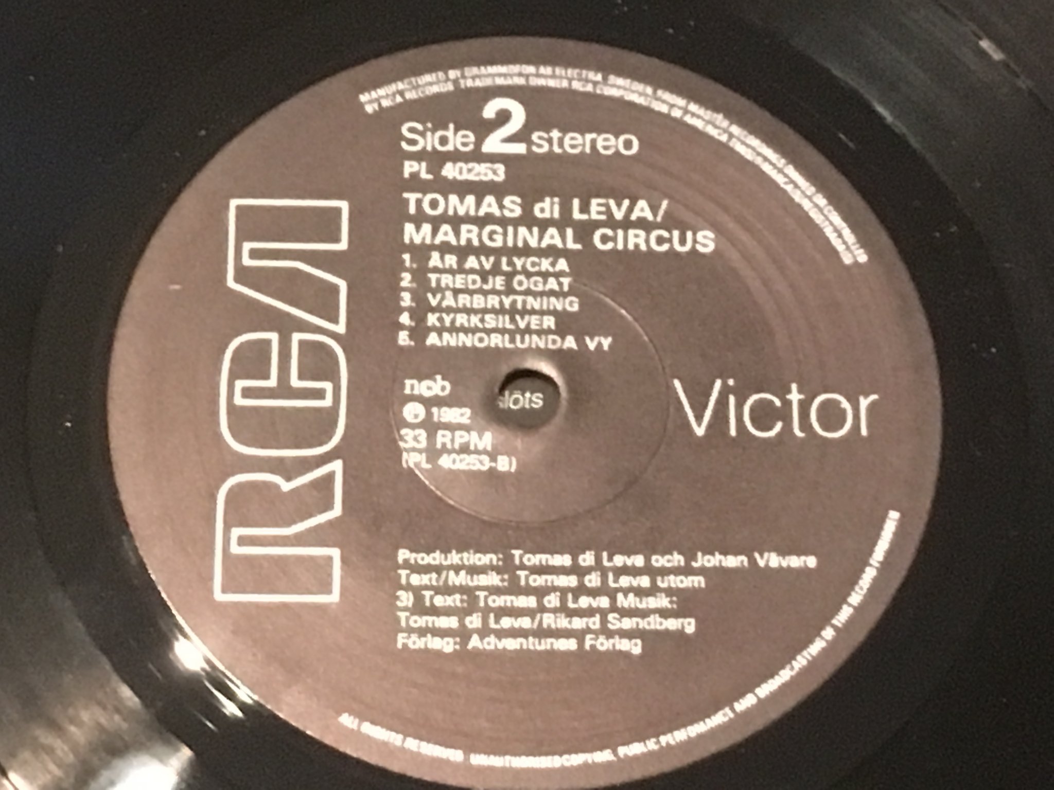 Omslagsbild för skivan DI LEVA marginal cirkus LP -82 Swe ADVENTURE LEVA LP 01