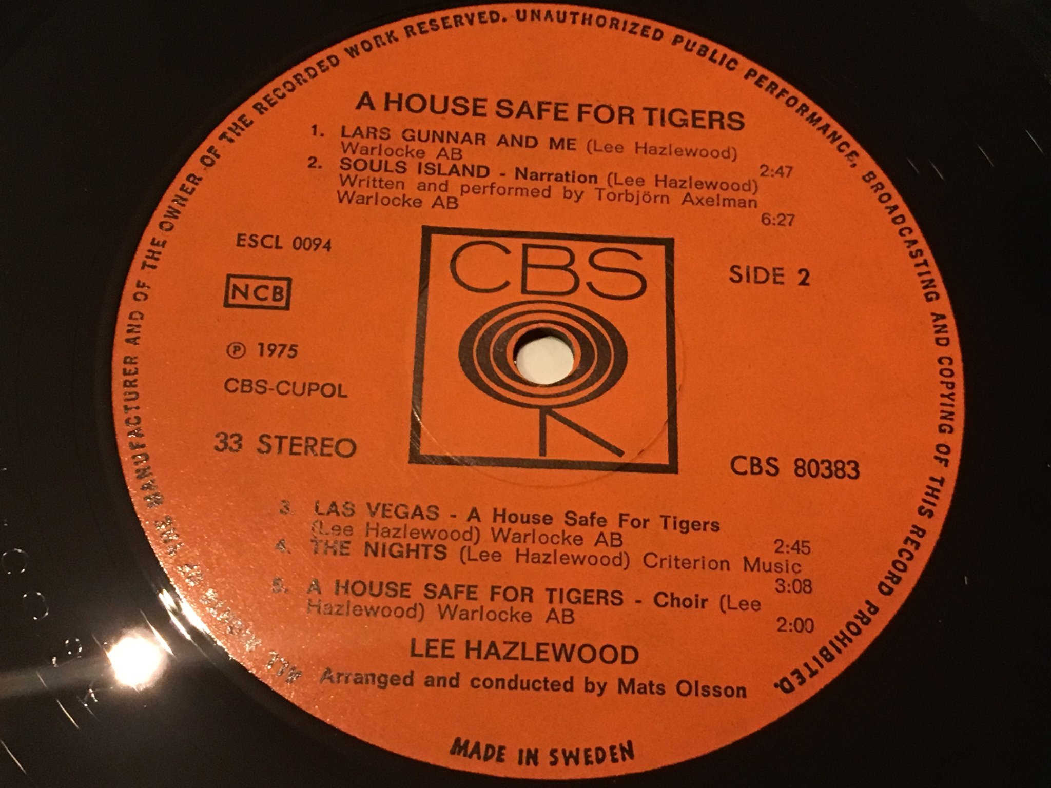 Omslagsbild för skivan LEE HAZLEWOOD a house safe for tigers LP -75 Swe CBS 80383 very rare!