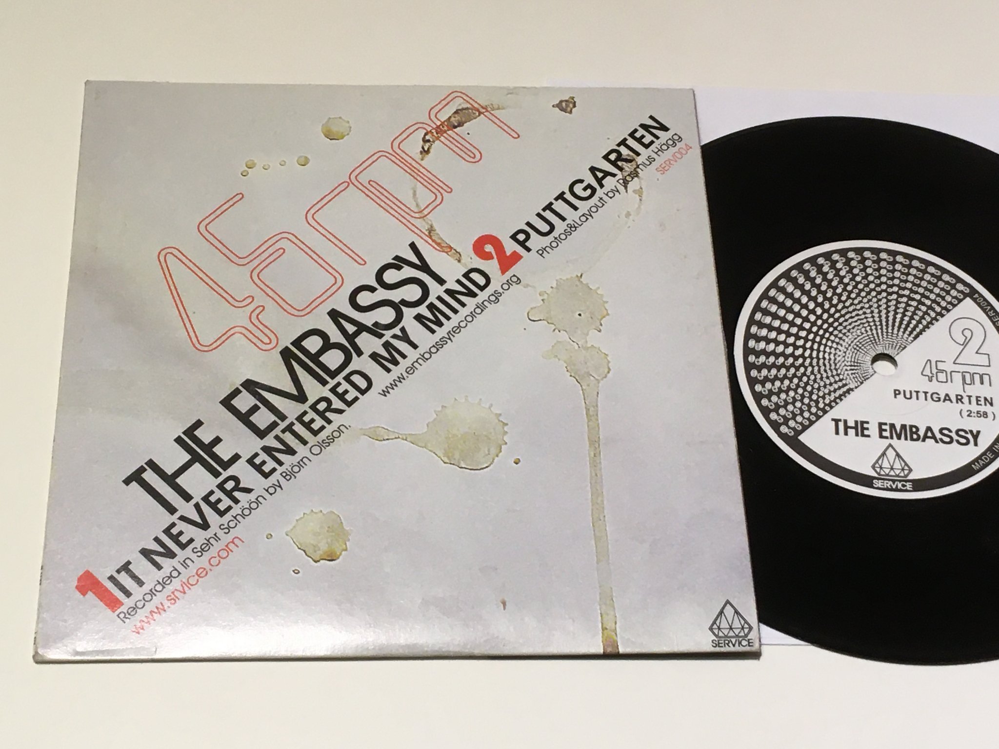 Omslagsbild för skivan THE EMBASSY it never entered my mind 45 2002 Swe SERVICE SERV004 Rare!