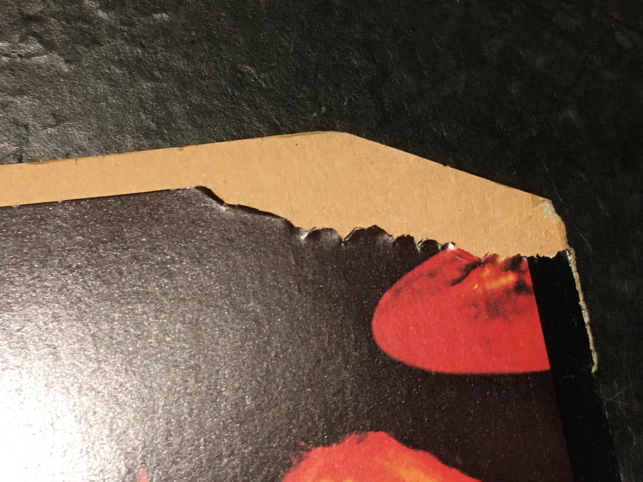 Omslagsbild för skivan QUEEN a night at the opera LP -75 UK EMI EMTC 103 embossed cover