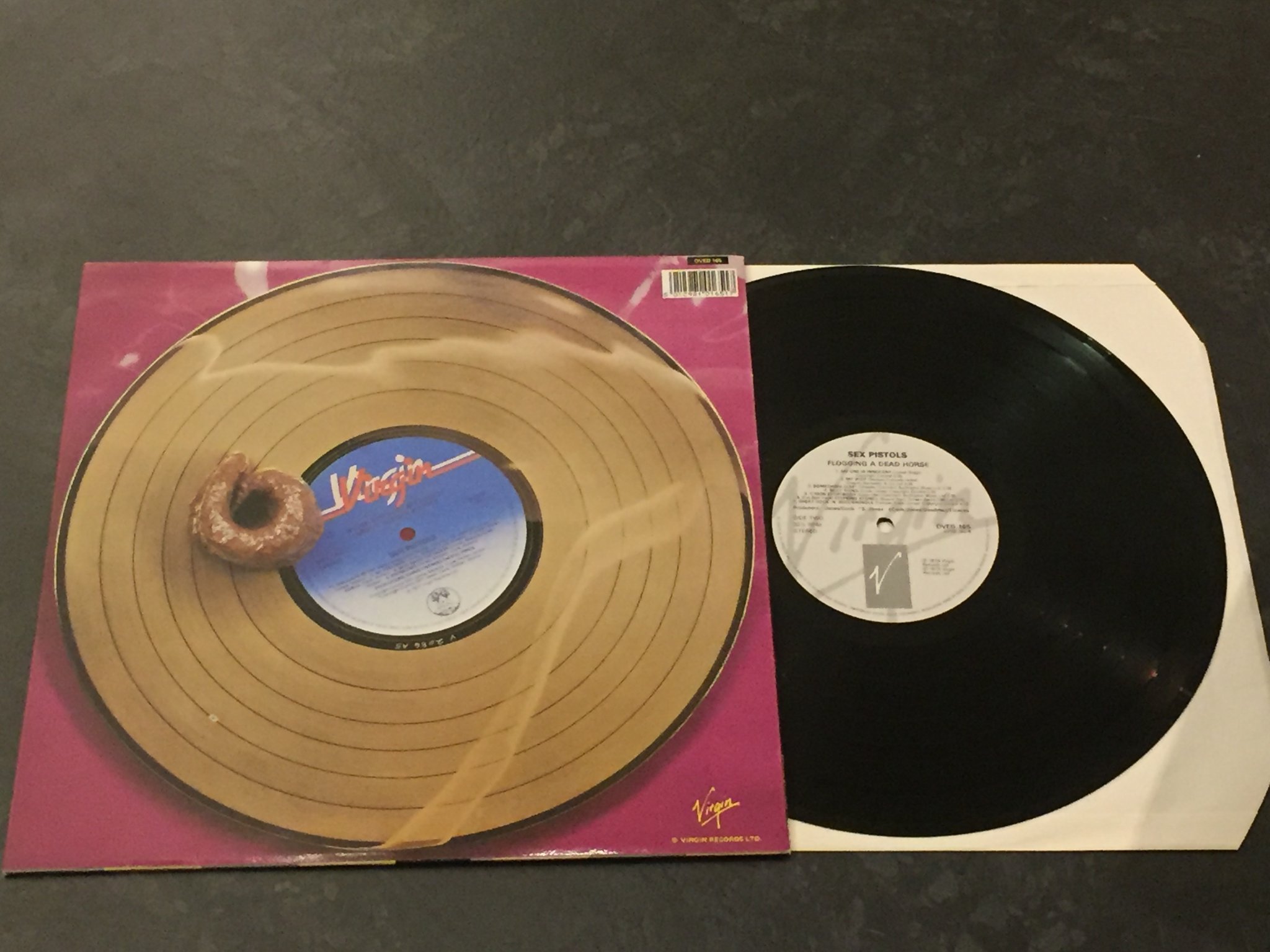 Omslagsbild för skivan SEX PISTOLS flogging a dead horse LP -79/8? re VIRGIN OVED 165