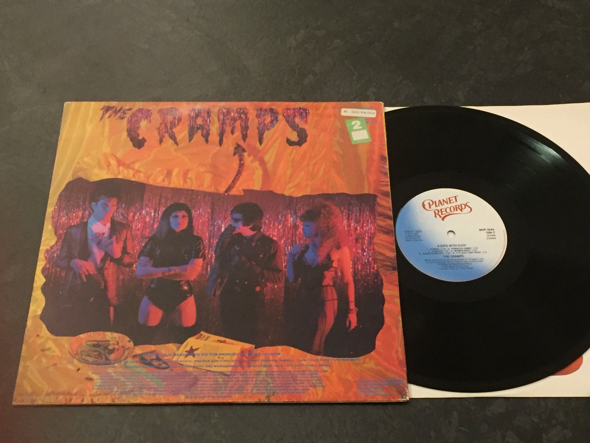 Omslagsbild för skivan CRAMPS a date with Elvis LP -86 Swe PLANET MOP 3044
