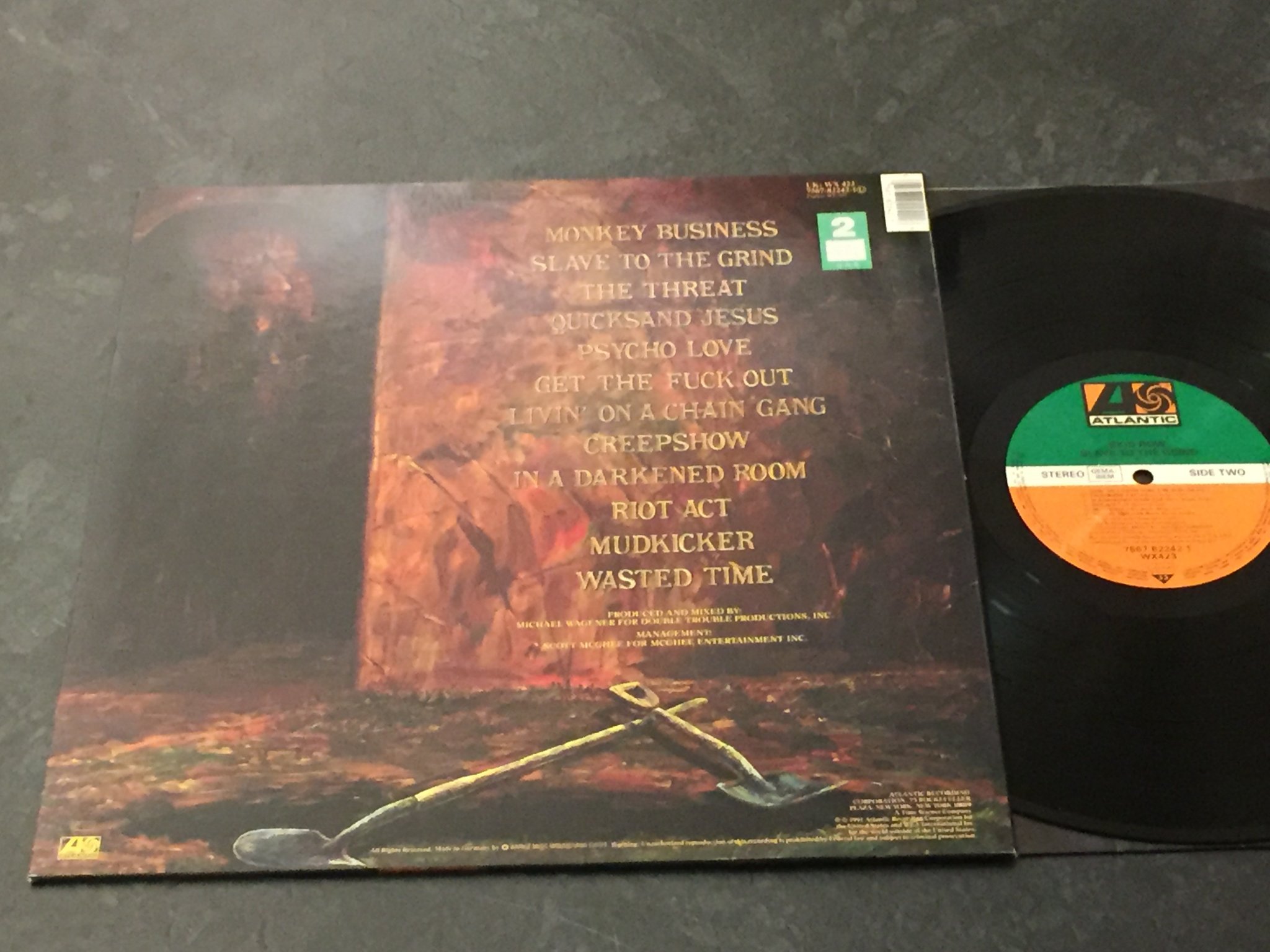 Omslagsbild för skivan SKID ROW Slave To The Grind LP -91 ATLANTIC 7567-82242-1