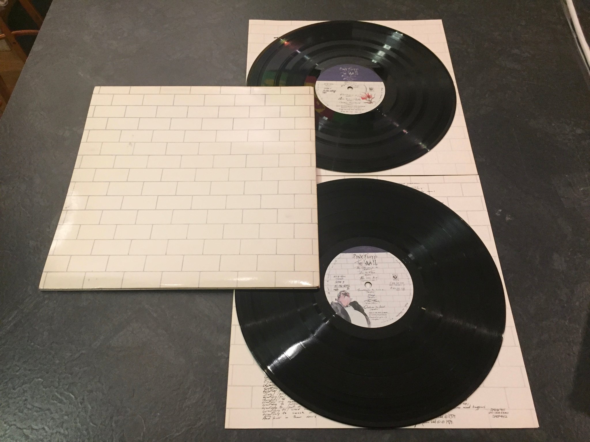 Omslagsbild för skivan PINK FLOYD the wall 2xLP -79 Swe HARVEST 7C 156-63411