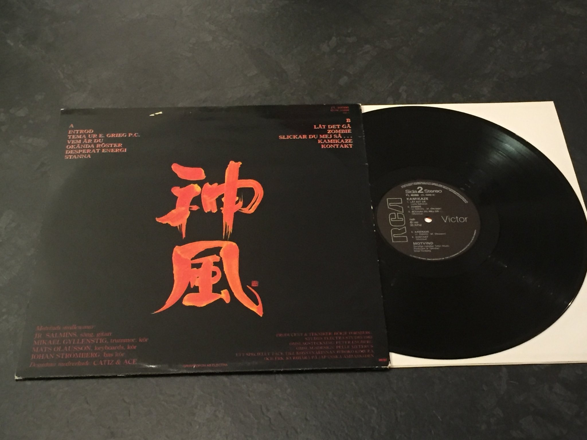 Omslagsbild för skivan MOTVIND kamikaze LP -83 Swe RCA VICTOR PL 40266