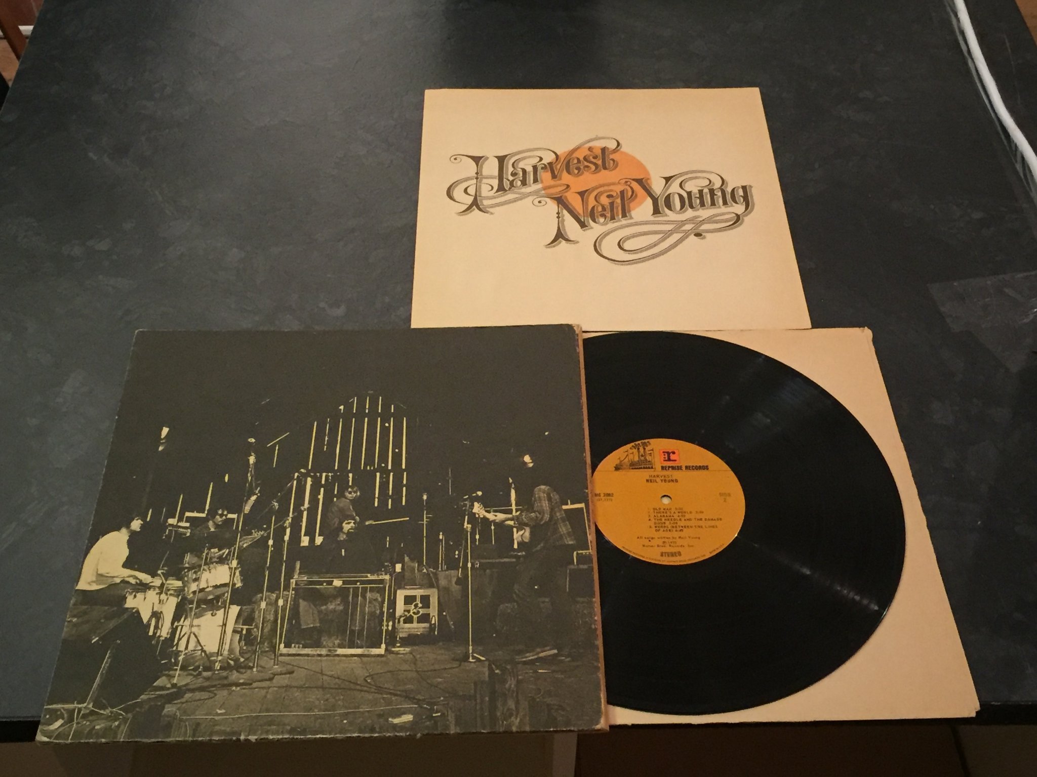 Omslagsbild för skivan NEIL YOUNG harvest LP -72 US REPRISE MS 2032 