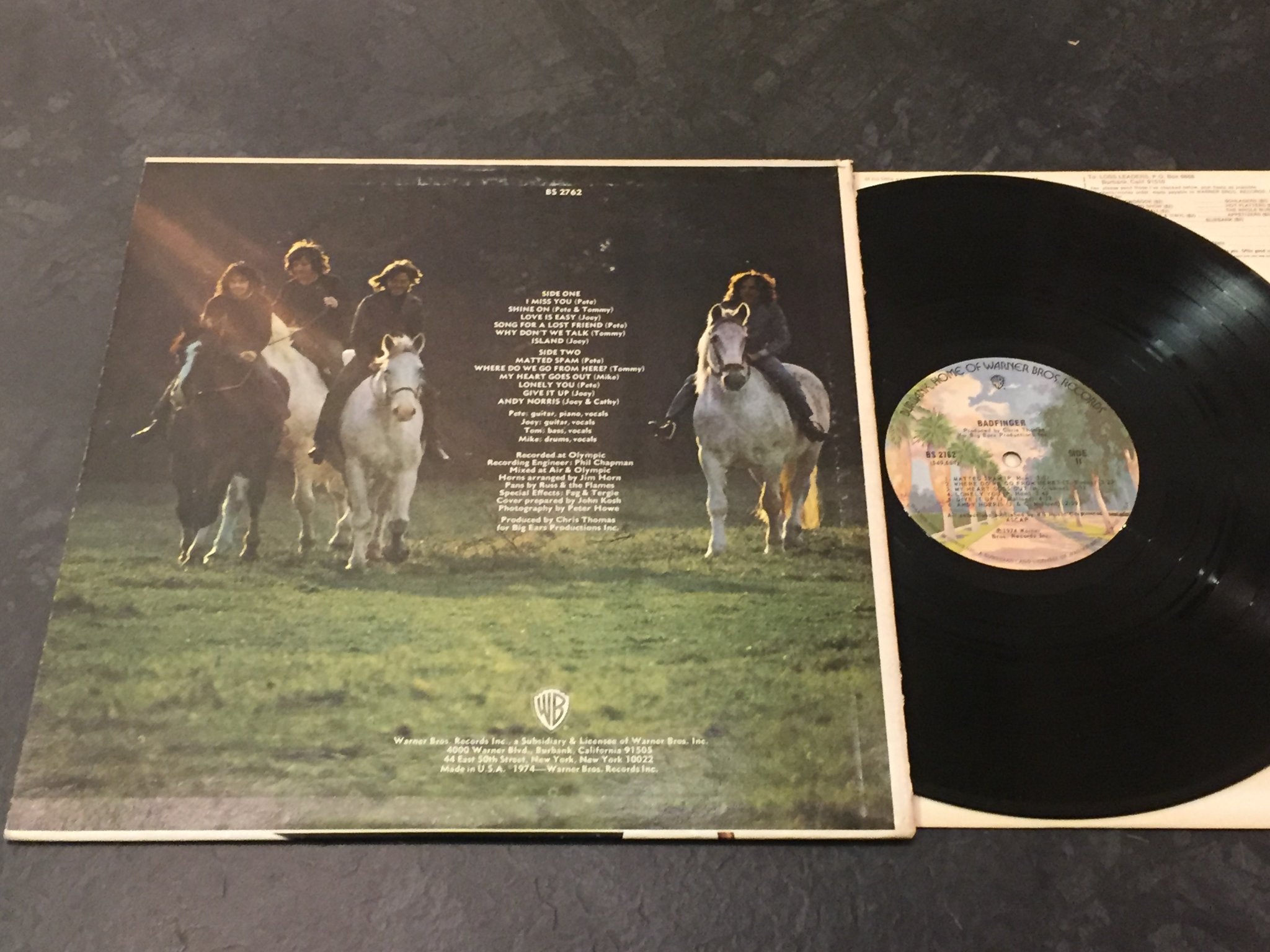 Omslagsbild för skivan BADFINGER s/t LP -74 US WARNER BROS BS 2762