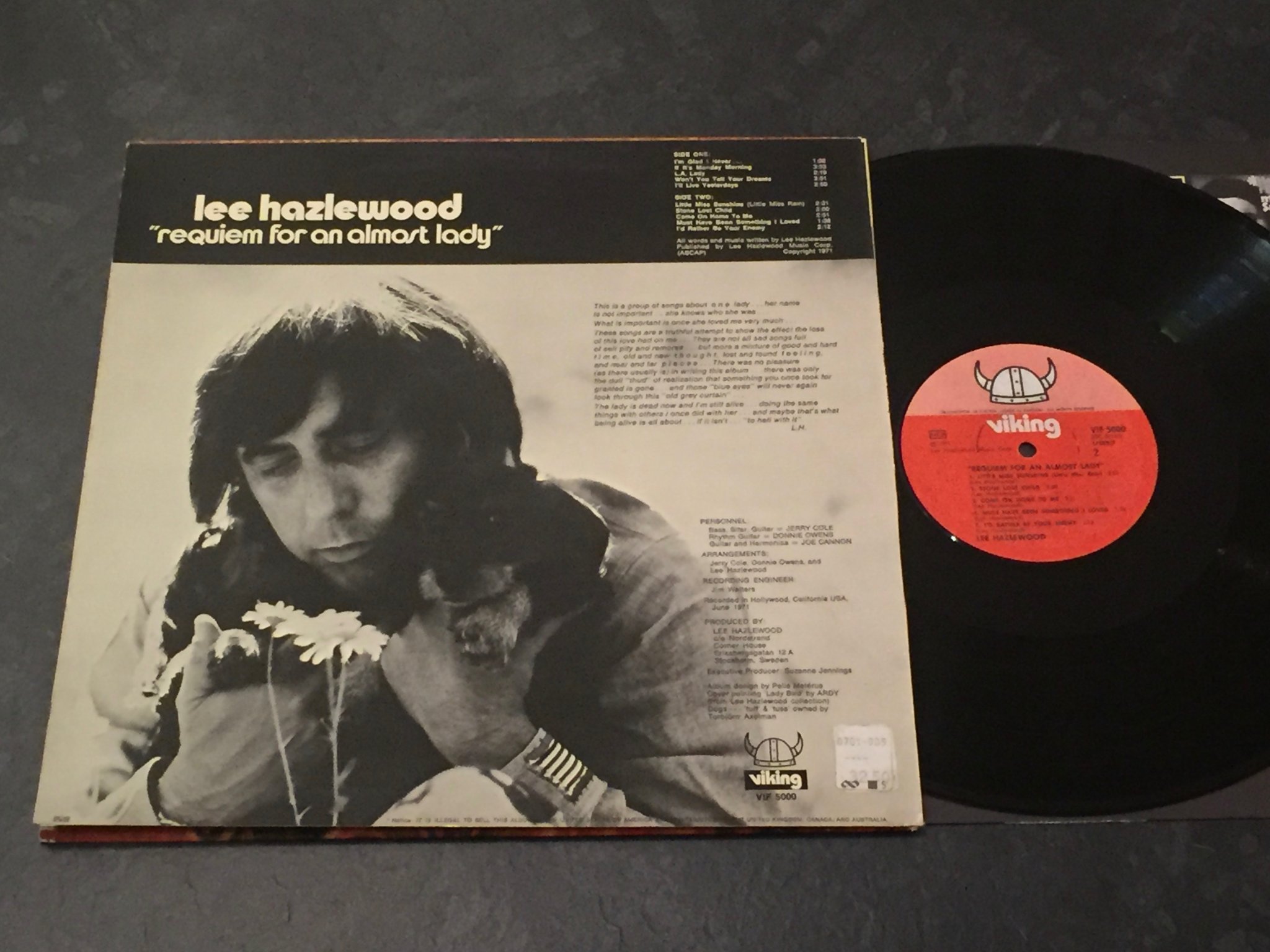 Omslagsbild för skivan LEE HAZLEWOOD requiem for an almost lady LP -71 Swe VIKING VIF 5000