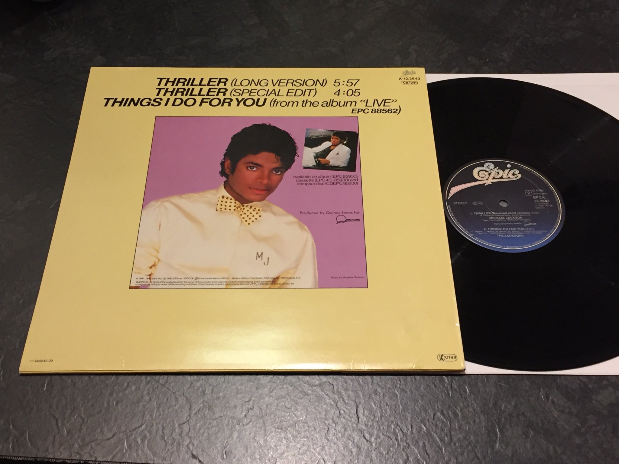 Omslagsbild för skivan MICHAEL JACKSON thriller 12”single -83 EPIC EPCA 12-3643