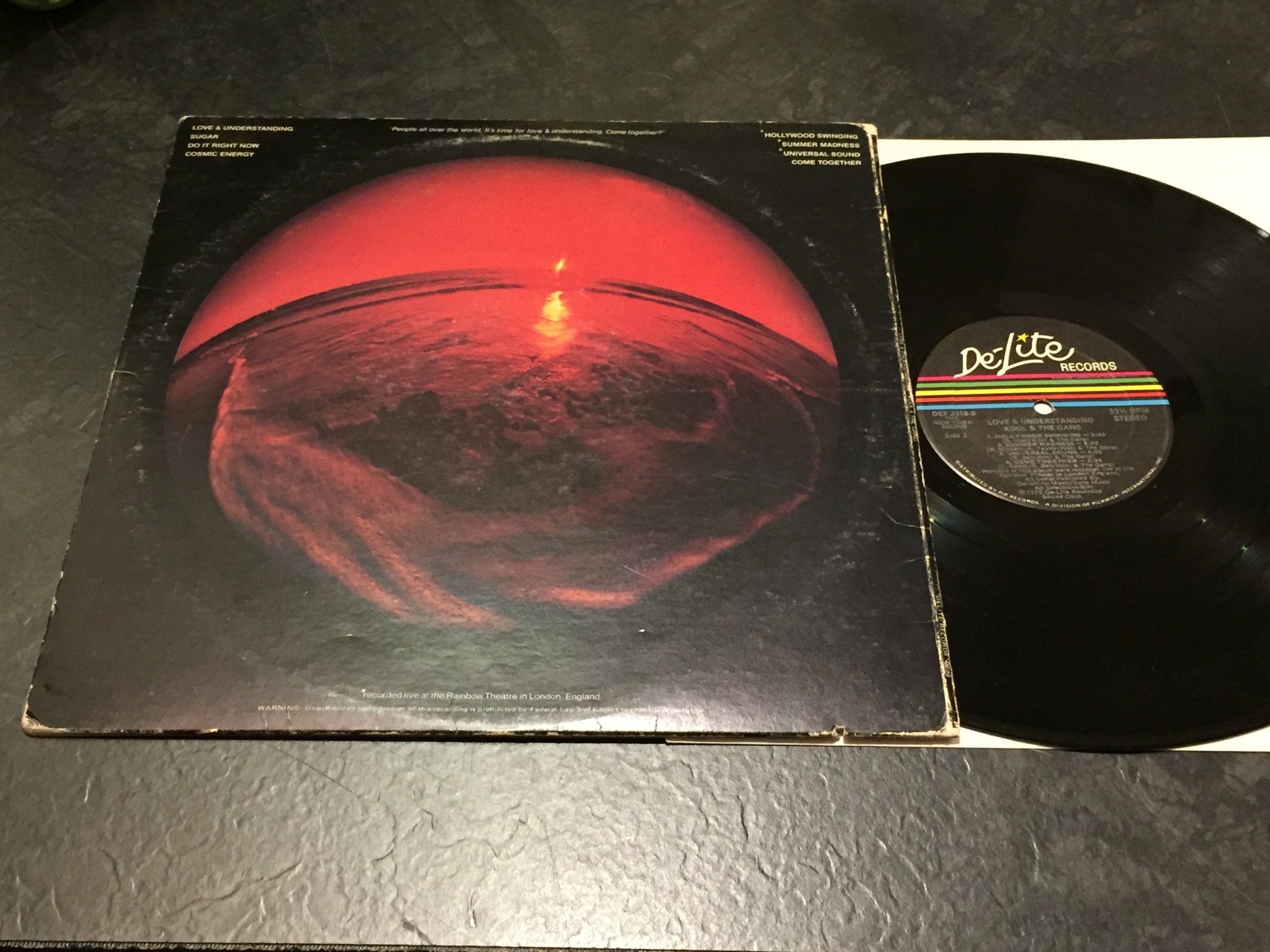 Omslagsbild för skivan KOOL AND THE GANG love & understanding LP -76 US DE-LITE DEP 2018 summer madness