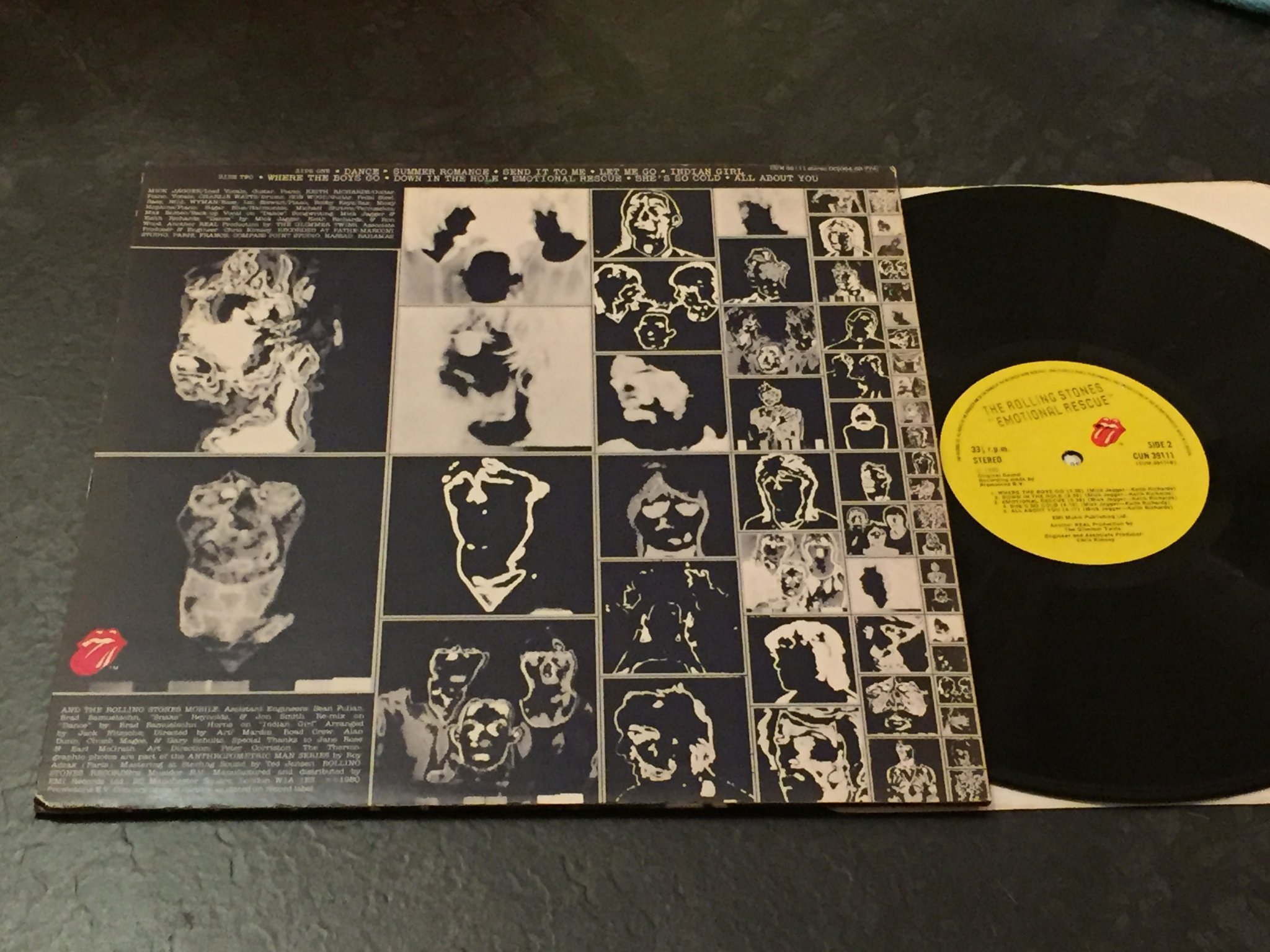 Omslagsbild för skivan ROLLING STONES emotional rescue LP -80 UK CUN 39111 with POSTER 