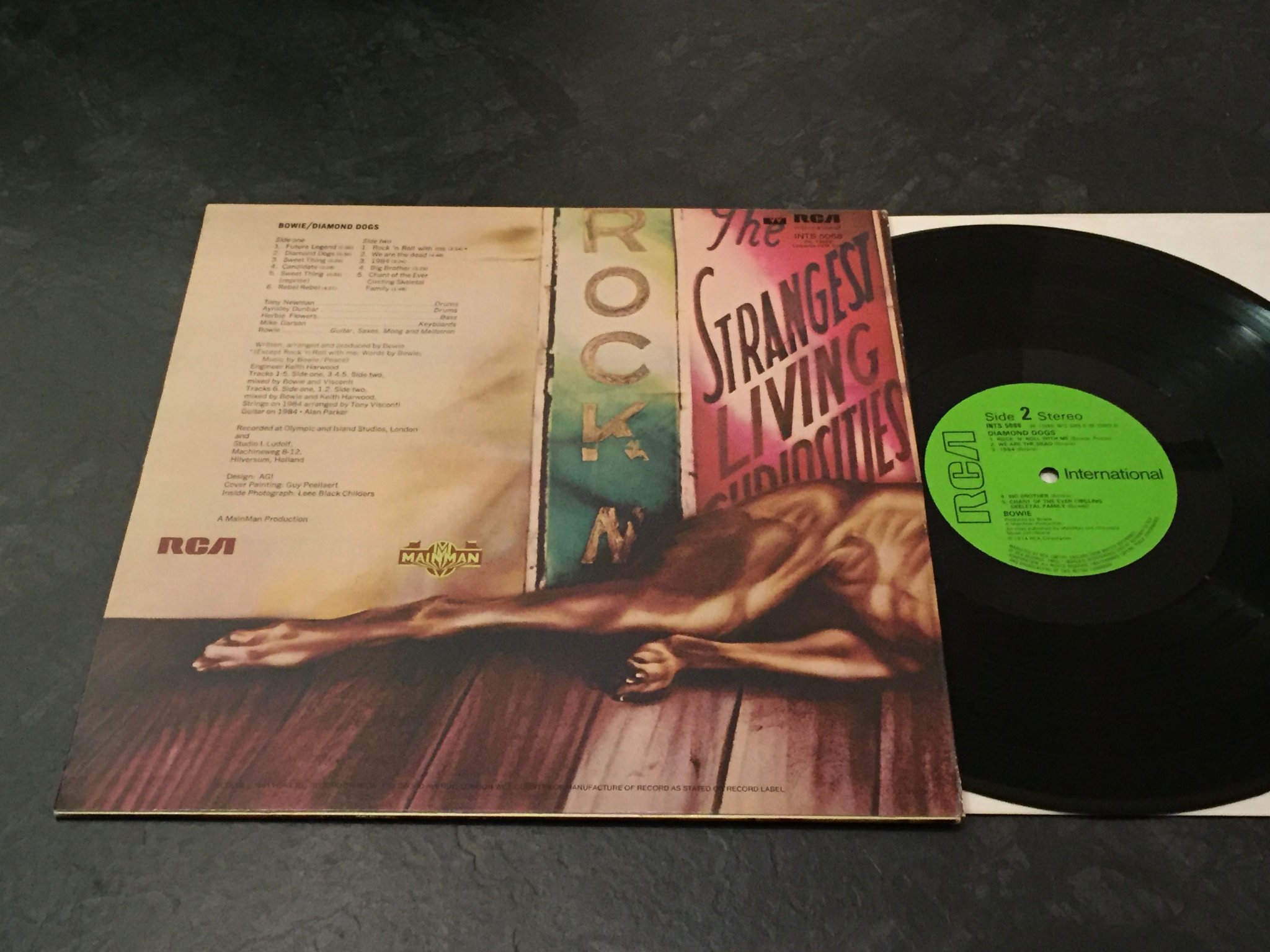 Omslagsbild för skivan DAVID BOWIE diamond dogs LP -74/? UK  RCA INTS 5068