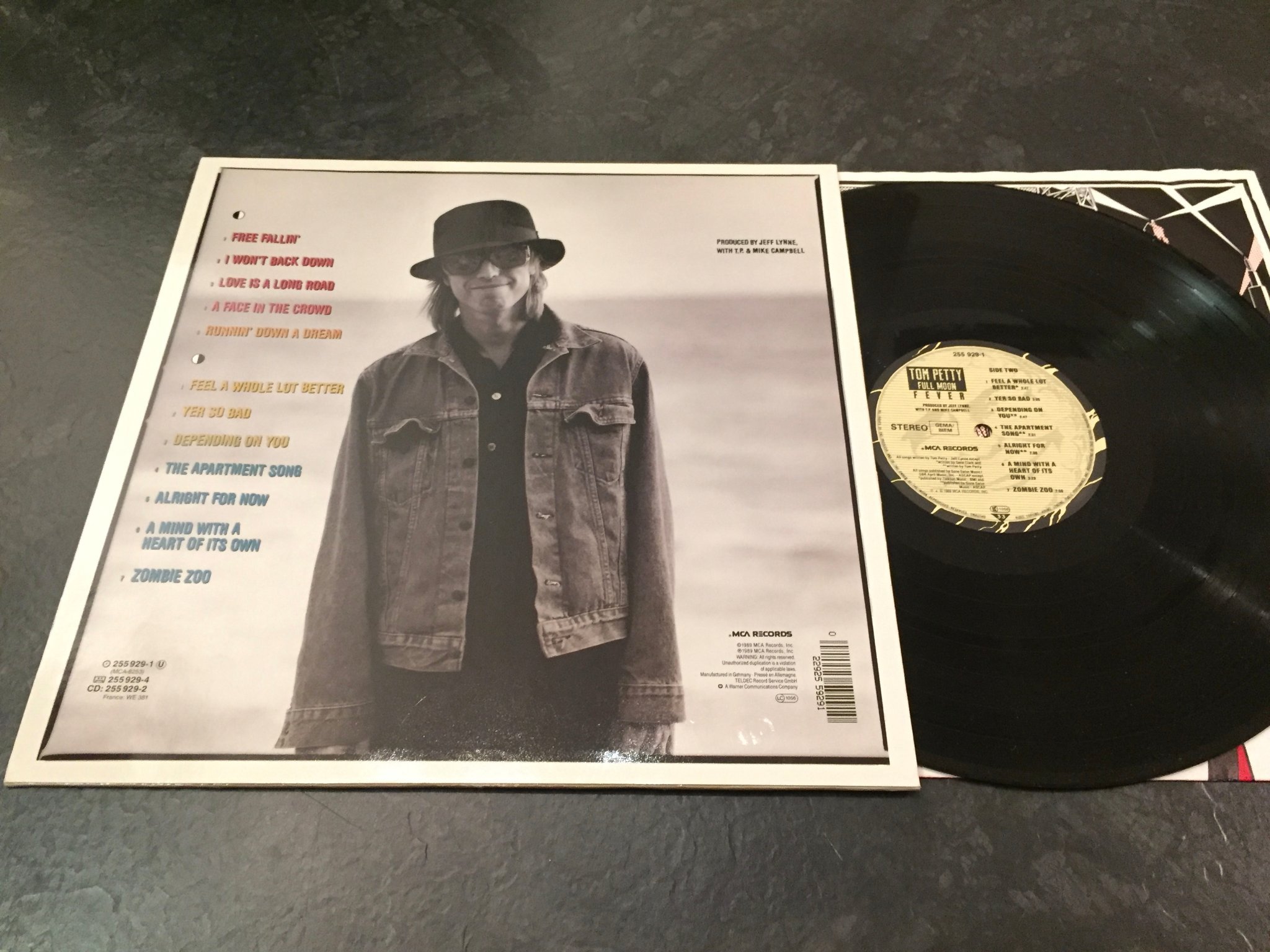 Omslagsbild för skivan TOM PETTY full moon fever LP -89 MCA 255 929-1 ”FREE FALLIN’”
