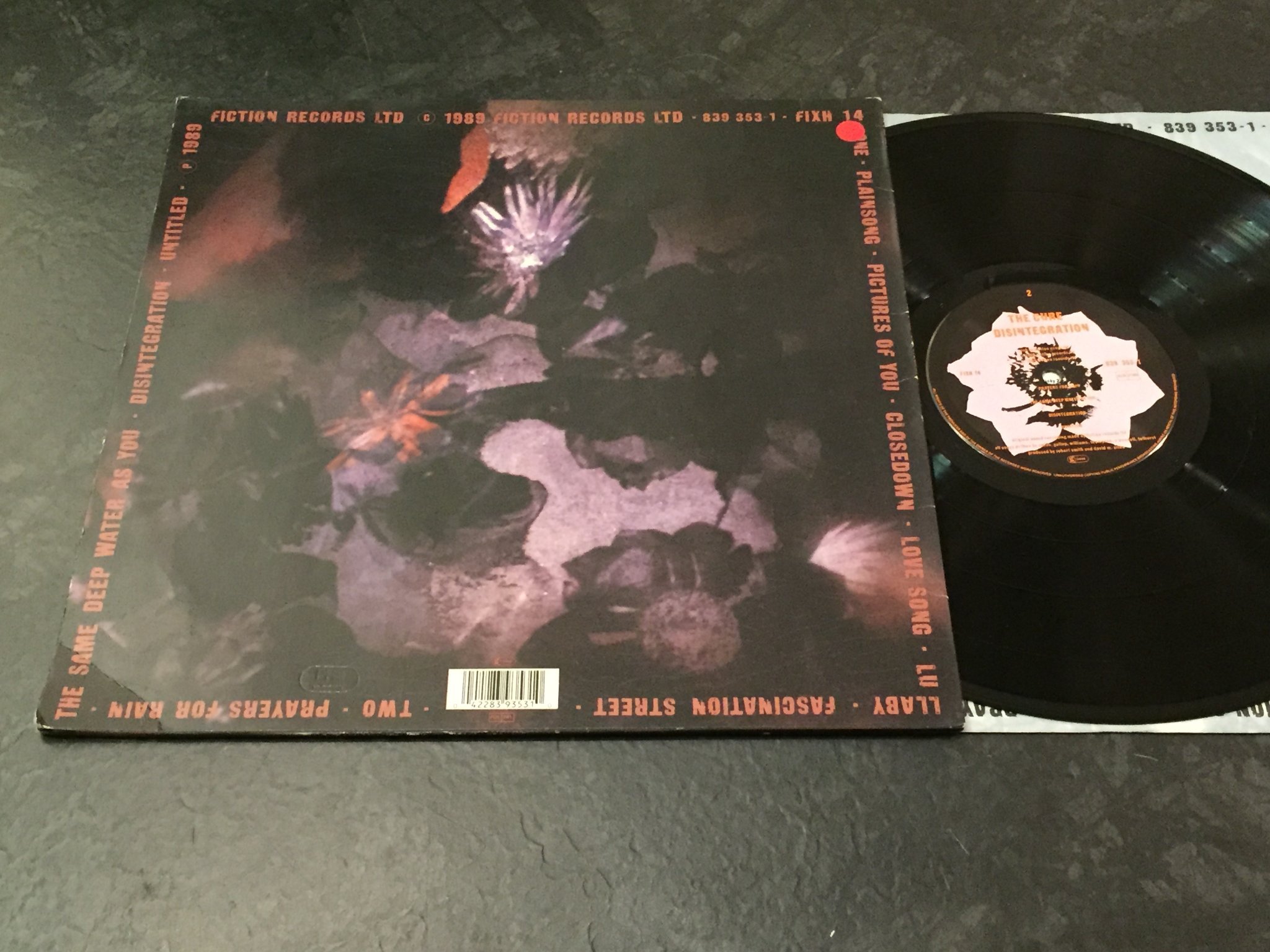 Omslagsbild för skivan THE CURE disintegration LP -89 FICTION 839 353-1