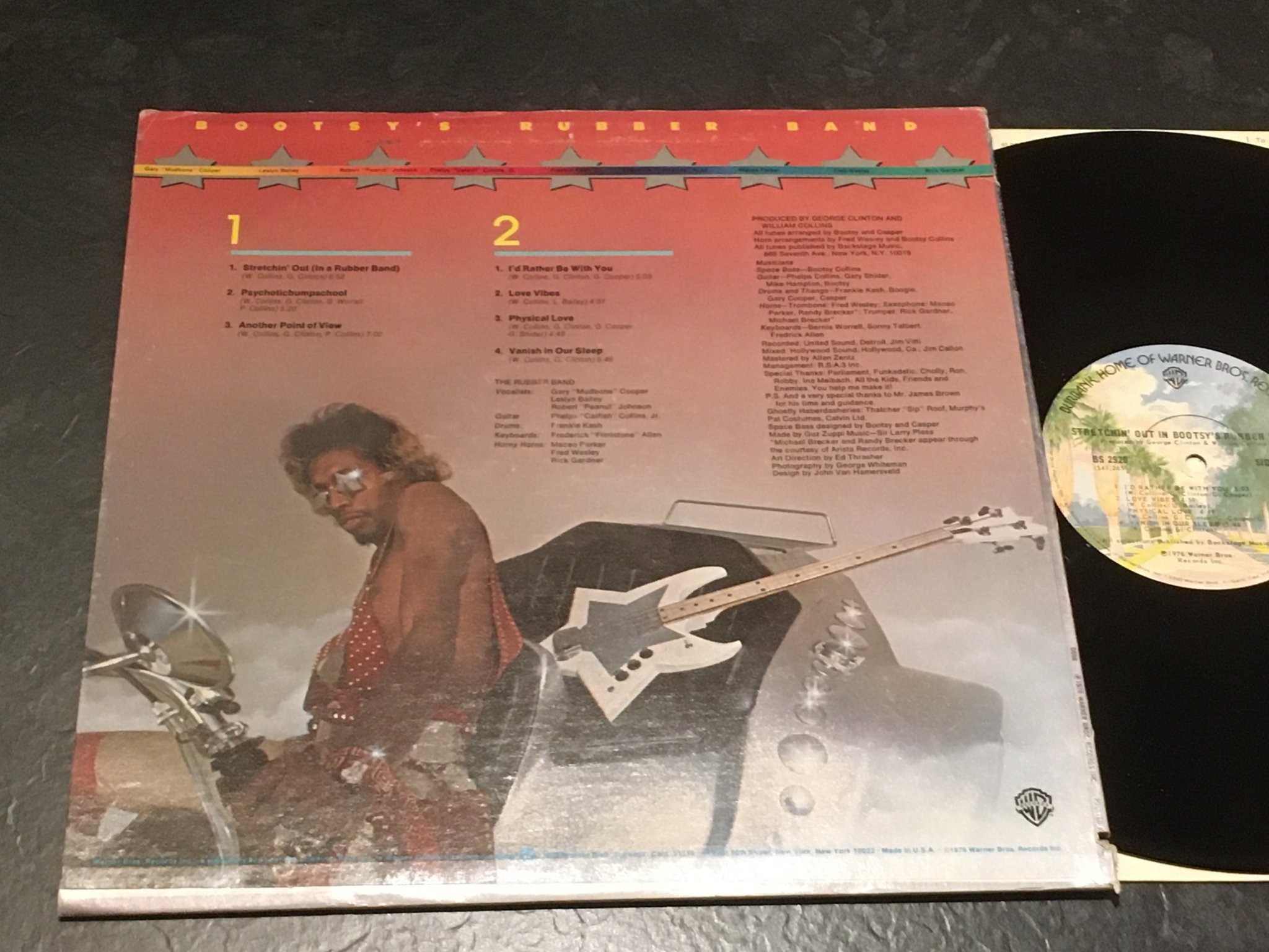 Omslagsbild för skivan BOOTSY’S RUBBER BAND STRETCHIN OUT LP -76 US WARNER BROS BSK 2920