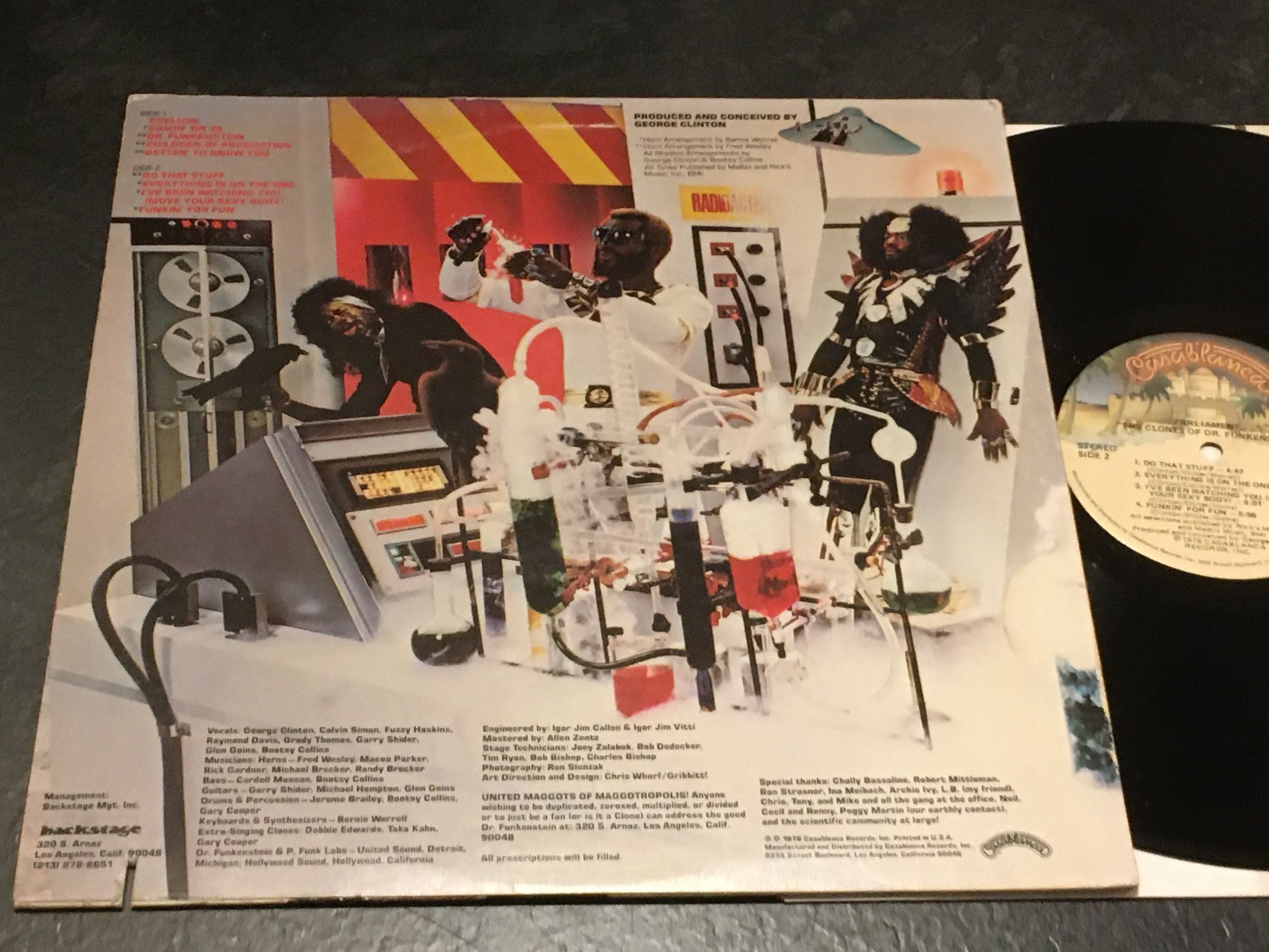 Omslagsbild för skivan PARLIAMENT the clones of Dr Funkenstein LP -76 US CASABLANCA NBLP 7034