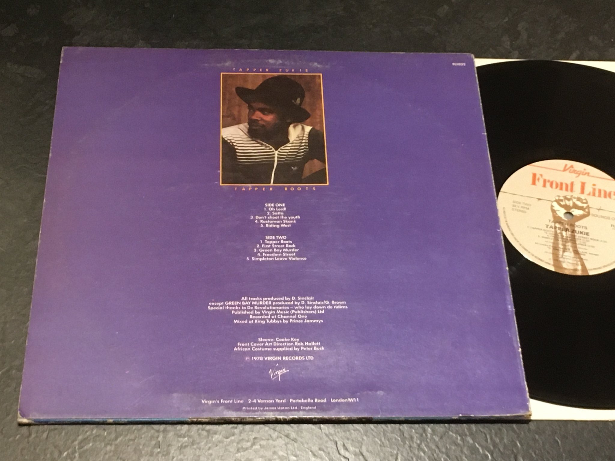 Omslagsbild för skivan TAPPER ZUKIE tapper roots LP -78 UK FRONT LINE FL1032