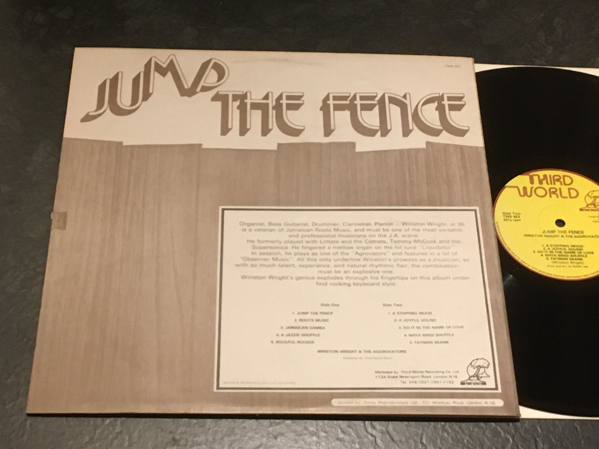 Omslagsbild för skivan WINSTON WRIGHT jump the fence LP -77 UK THIRD WORLD TWS 923