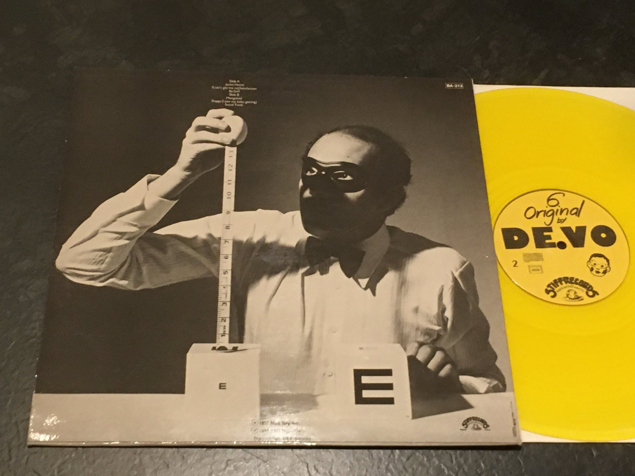Omslagsbild för skivan DEVO b stiff LP -78 Fra STIFF 941 002 yellow vinyl