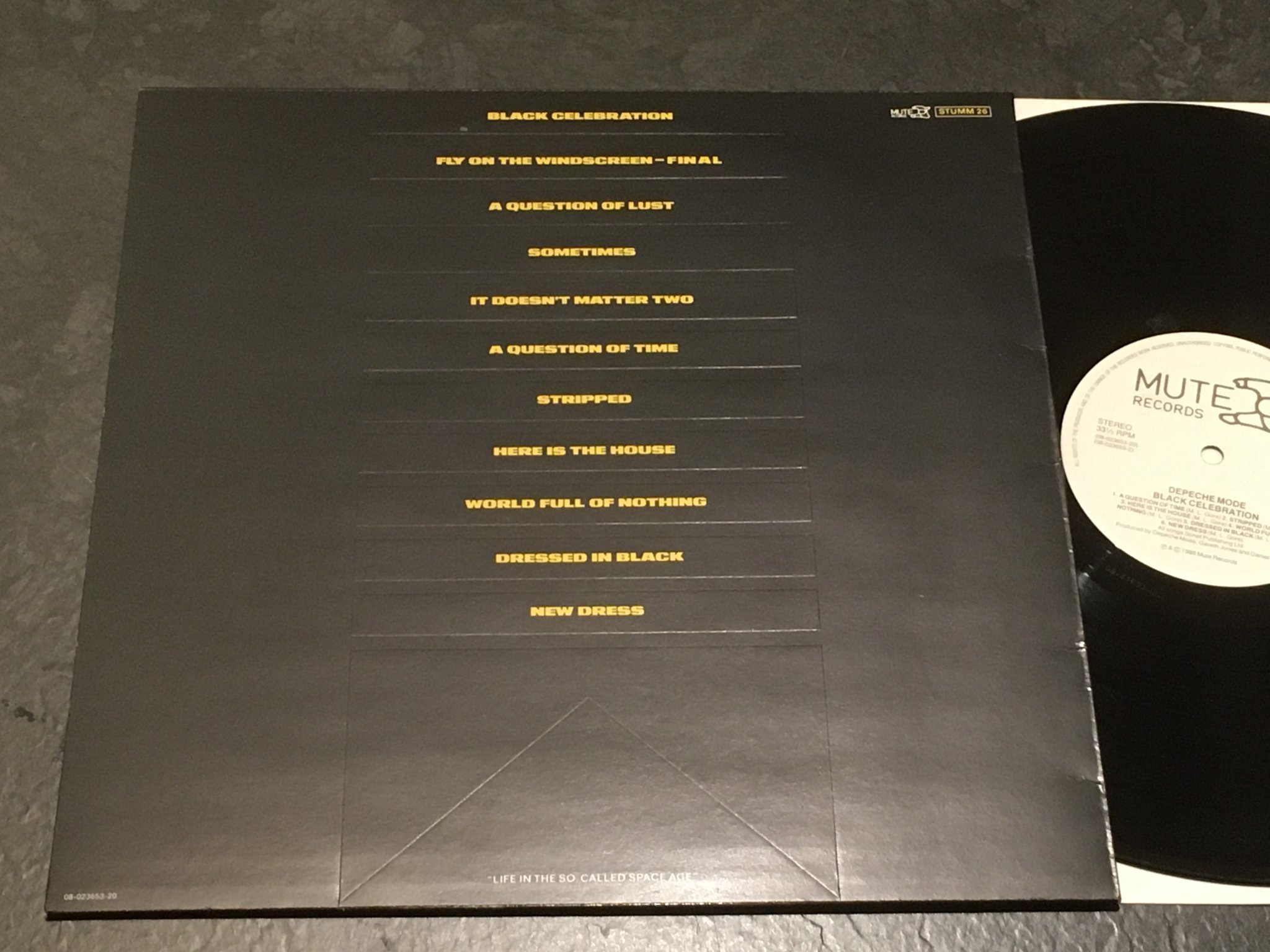 Omslagsbild för skivan DEPECHE MODE black celebration LP -86 MUTE STUMM 26