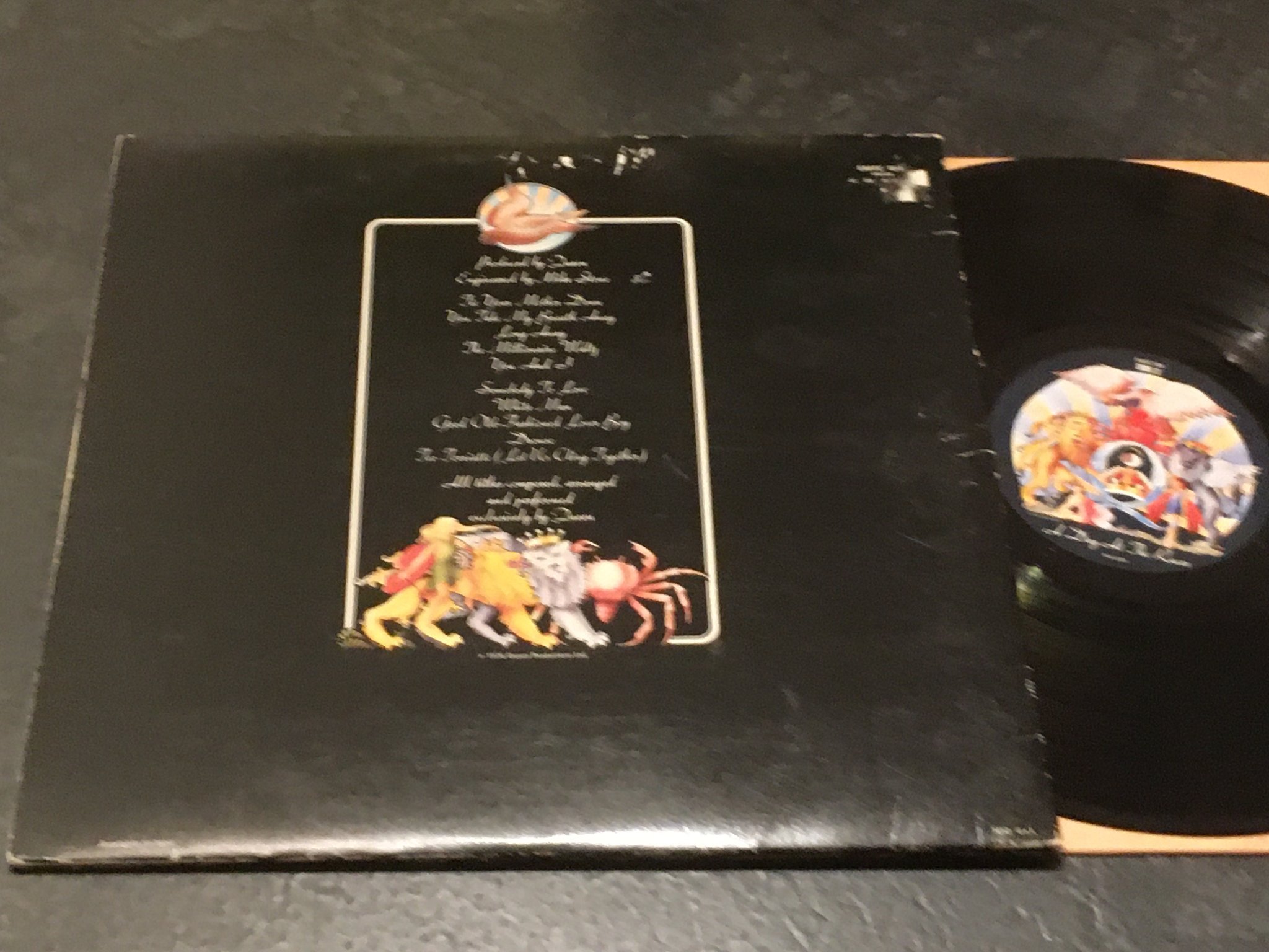 Omslagsbild för skivan QUEEN a day at the races LP -76 UK EMI EMTC 104 