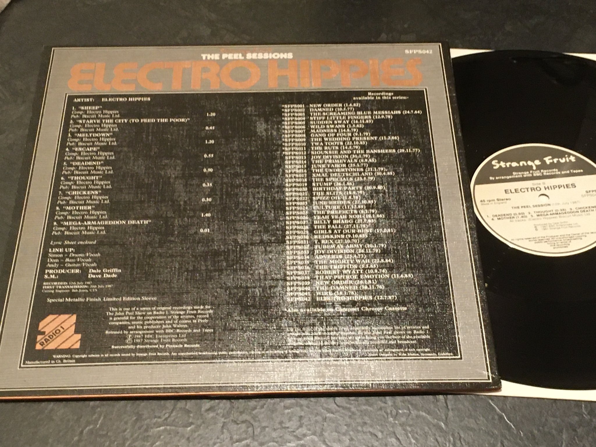 Omslagsbild för skivan ELECTRO HIPPIES the peel sessions LP -87 STRANGE FRUIT SFPS042