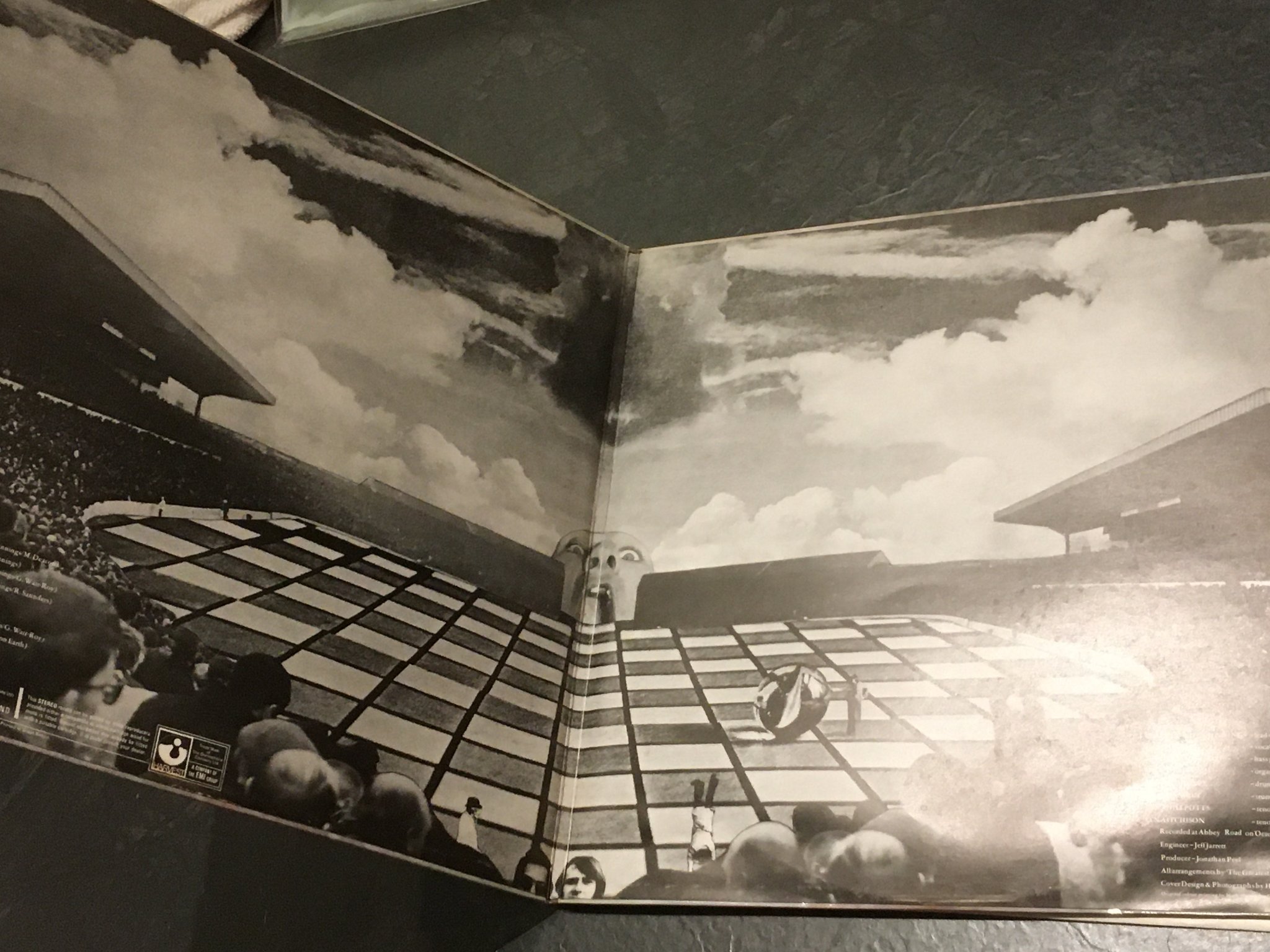 Omslagsbild för skivan THE GREATEST SHOW ON EARTH horizons LP -70 UK HARVEST SHVL 769 great album!!!