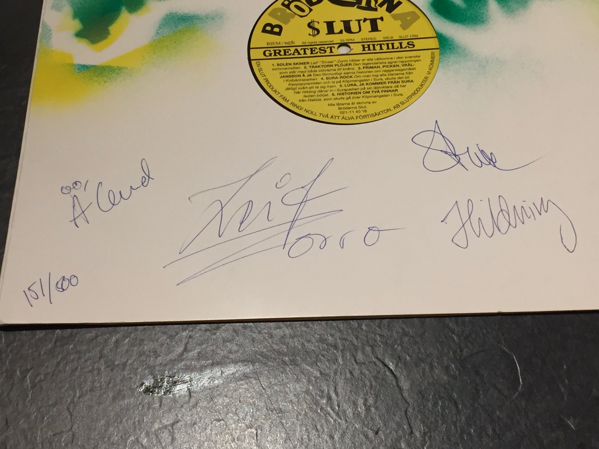 Omslagsbild för skivan BRÖDERNA SLUT Greatest hitills LP SLUT FÄM signerad