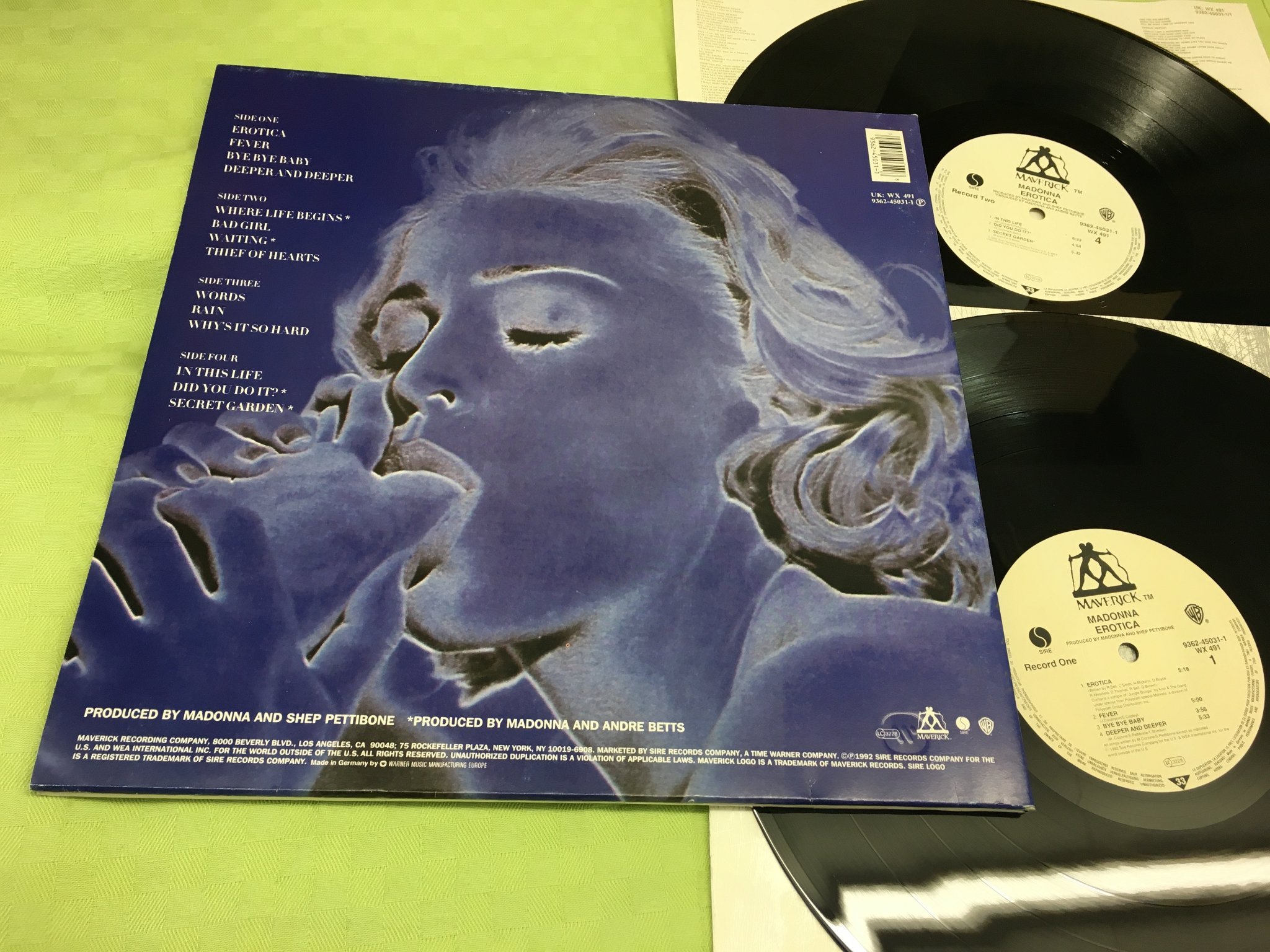 Omslagsbild för skivan MADONNA erotica 2xLP -92 MAVERICK 9362-45031-1