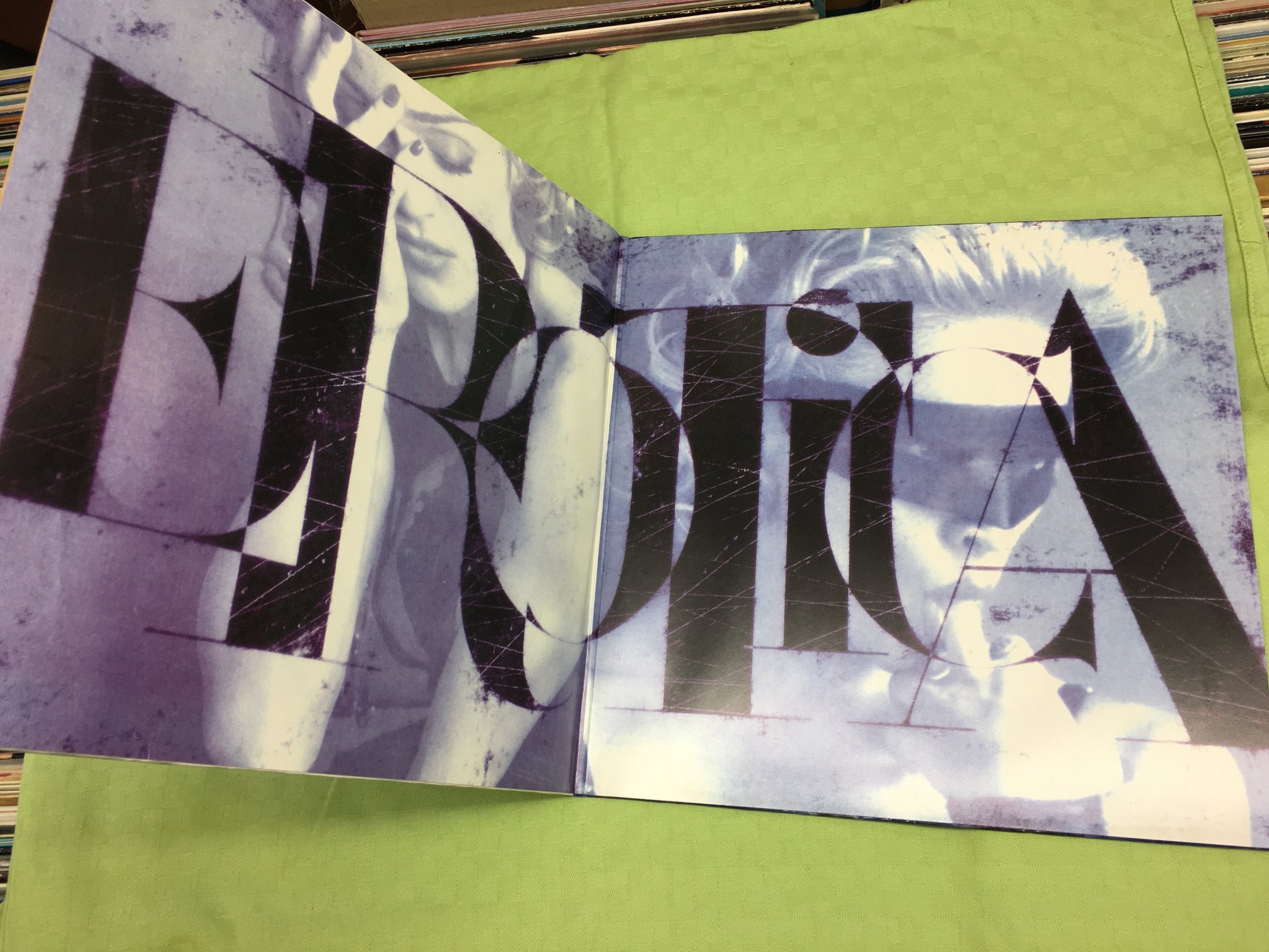 Omslagsbild för skivan MADONNA erotica 2xLP -92 MAVERICK 9362-45031-1