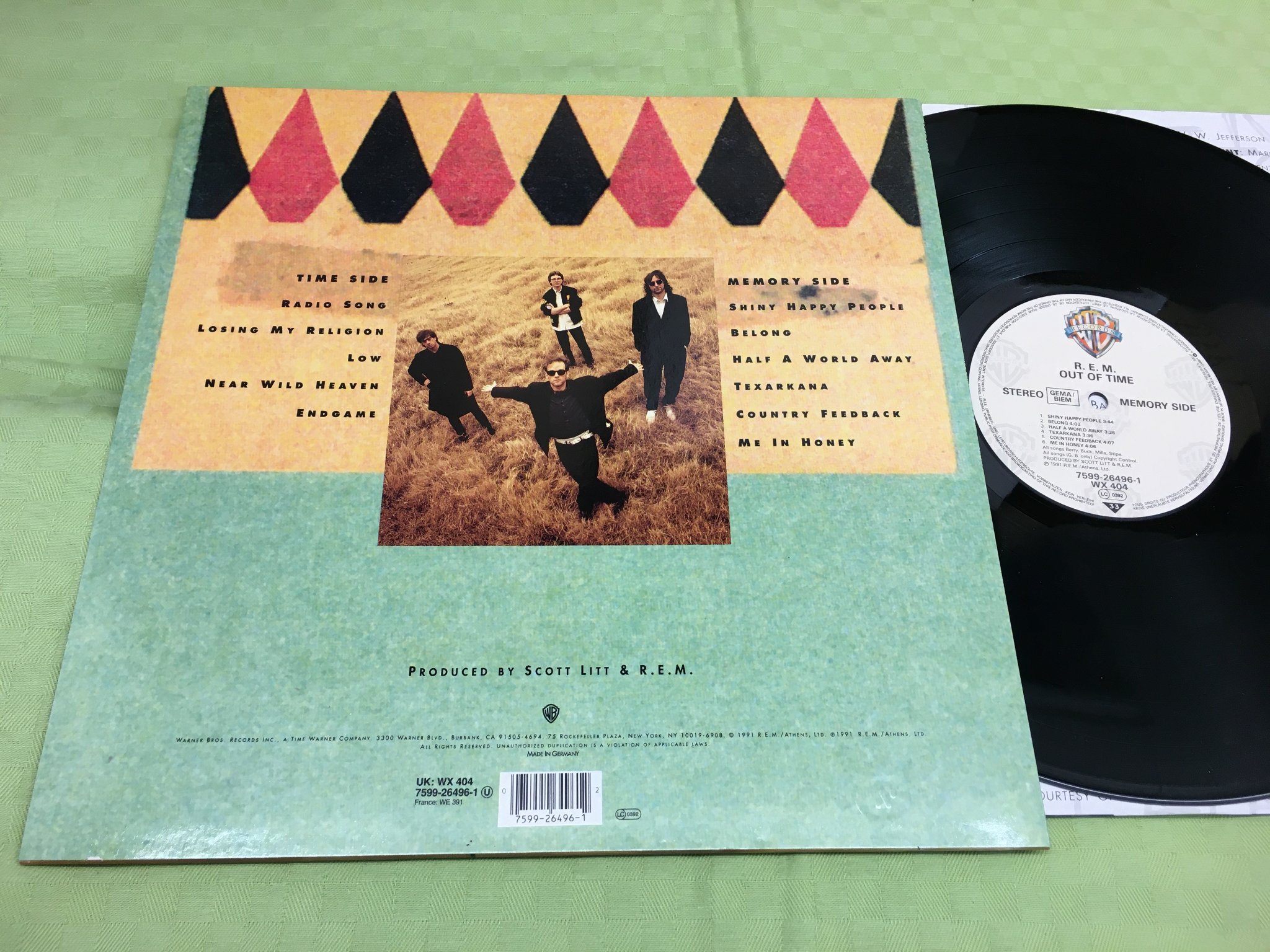 Omslagsbild för skivan REM out of time LP -91 WARNER BROS 7599-26496-1