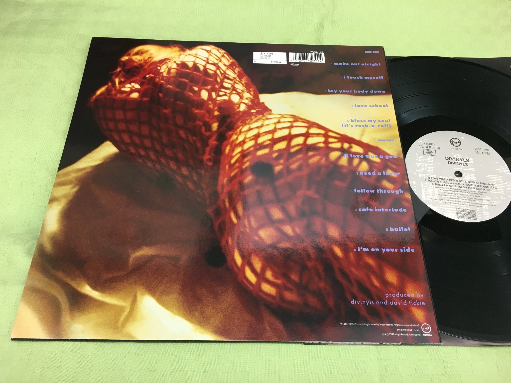 Omslagsbild för skivan DIVINYLS s/t LP VIRGIN VUSLP 30