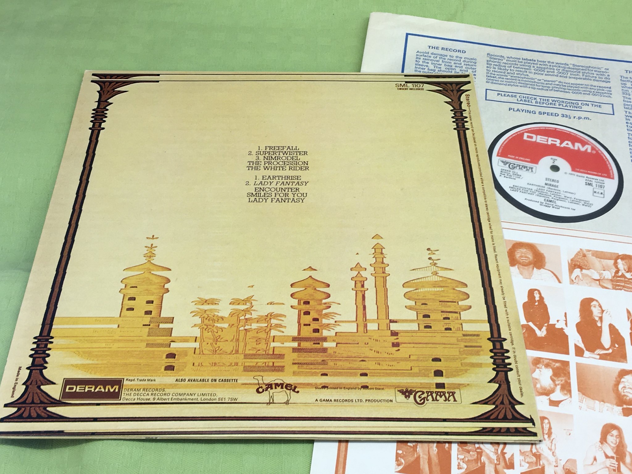 Omslagsbild för skivan CAMEL mirage LP -74 UK DERAM SML 1107