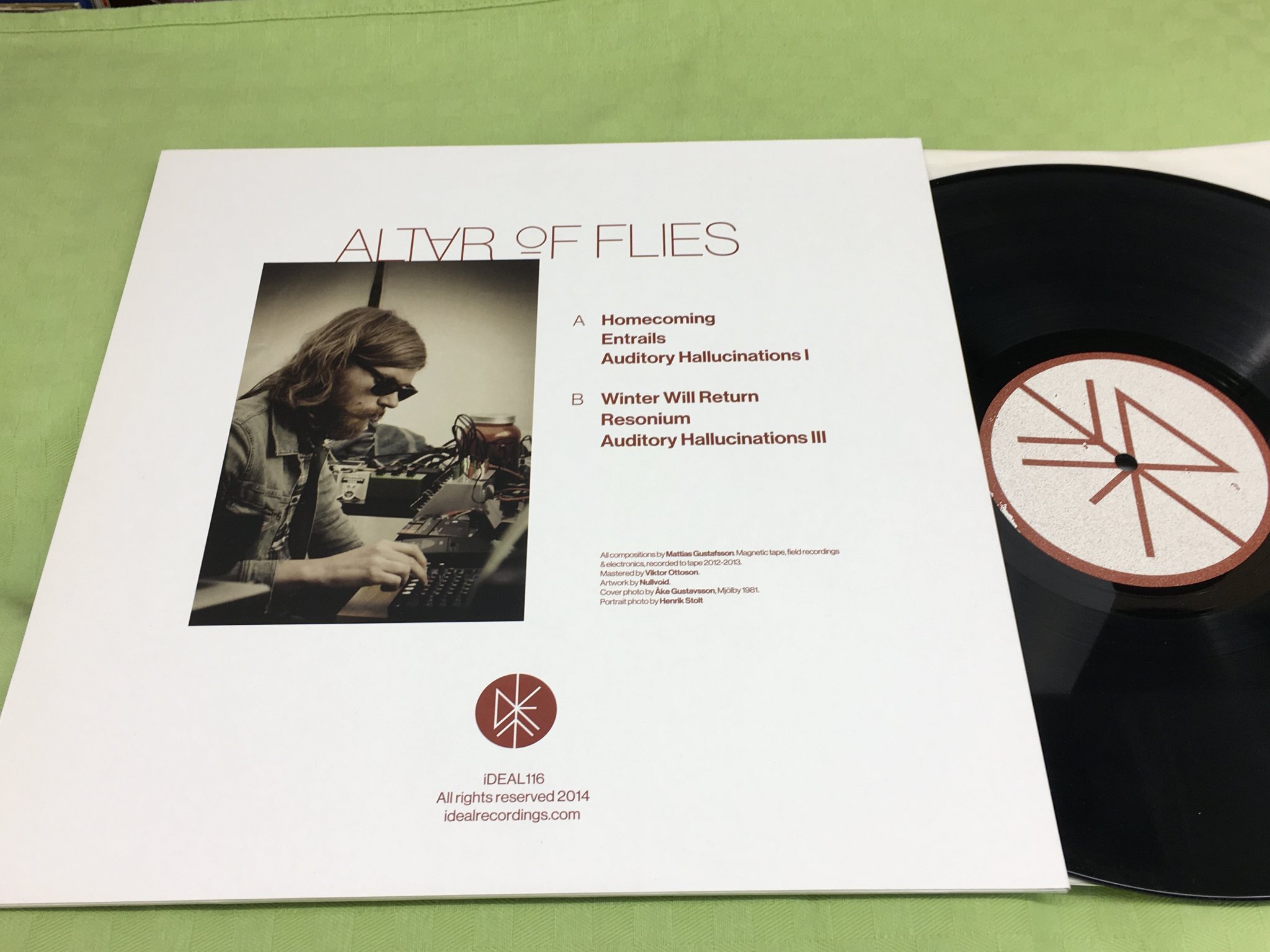 Omslagsbild för skivan ALTAR OF FLIES s/t LP 2014 Swe IDEAL RECORDINGS IDEAL 116