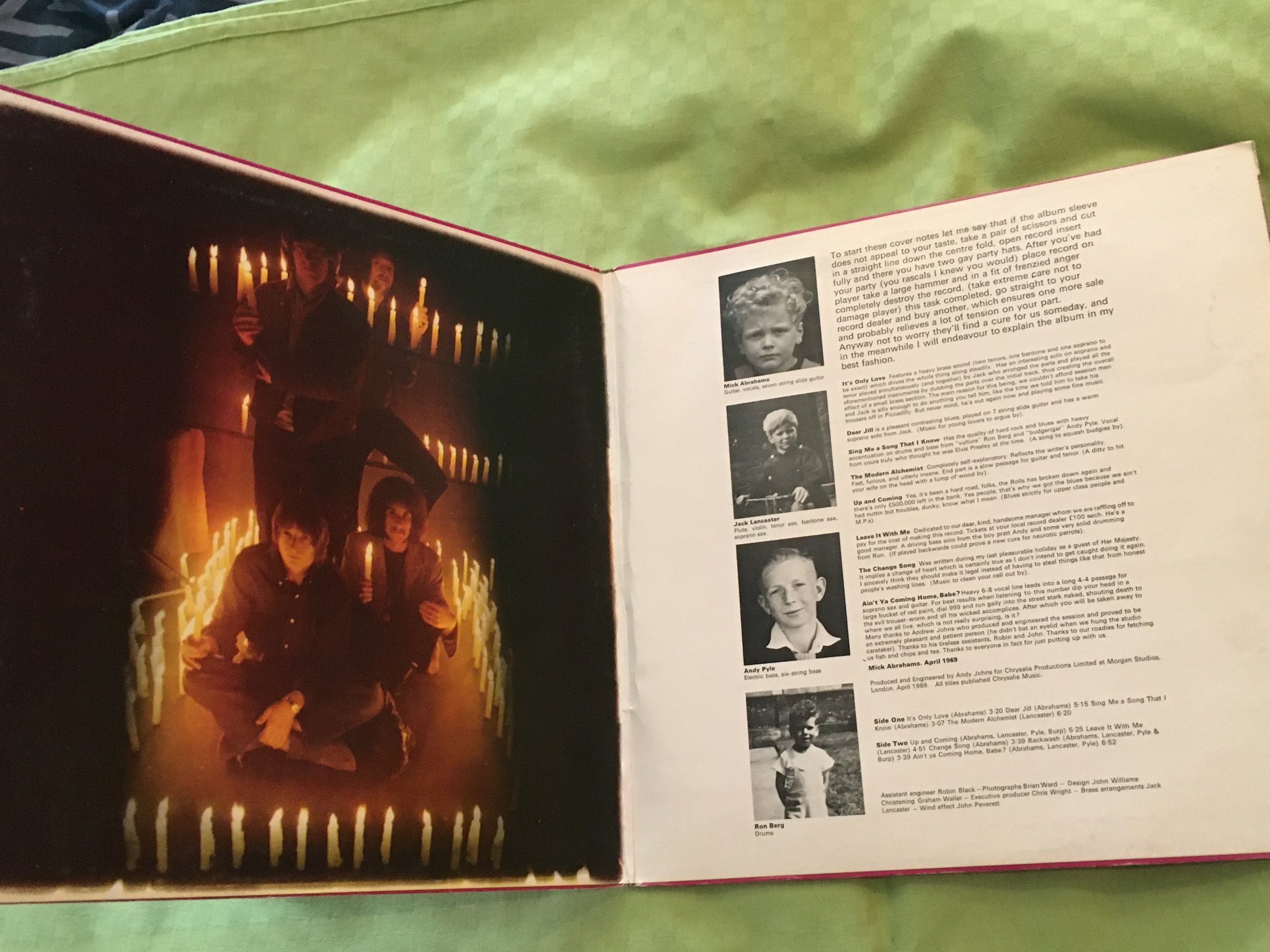 Omslagsbild för skivan BLODWYN PIG ahead rings out LP -69 UK pink ISLAND ILPS 9101