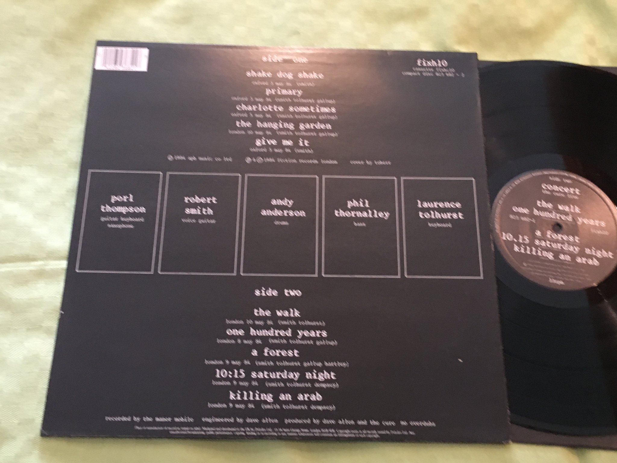 Omslagsbild för skivan THE CURE live LP -84 FICTION 823 682-1