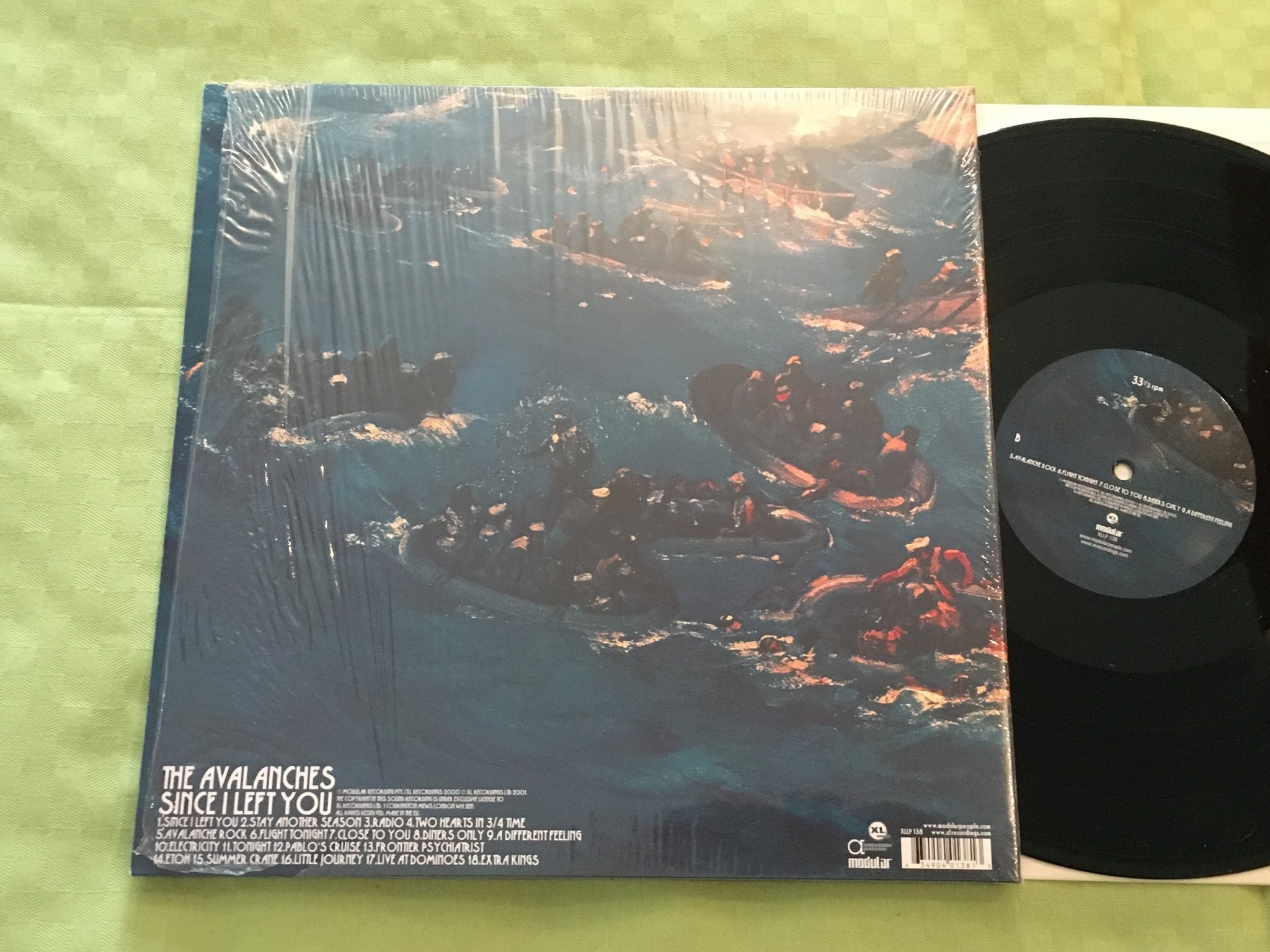 Omslagsbild för skivan THE AVALANCHES since I left you LP re 2000/2016 XL RECORDINGS XLLP 138